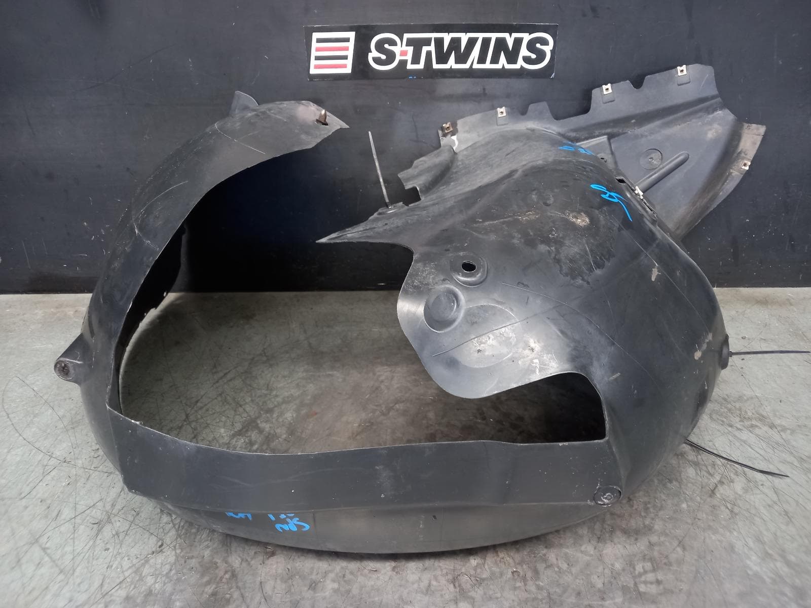 Used auto part listing image: 2013 AUDI A3 RIGHT GUARD LINER A3, 8P, CABRIO, FRONT SECTION, 07/08-04/13 0000366185