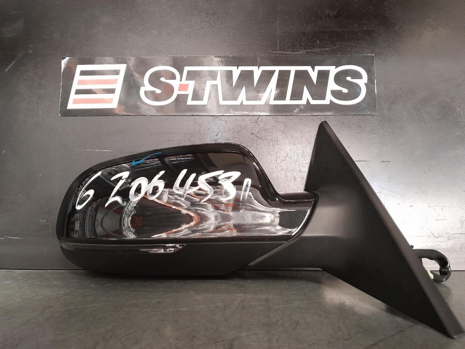 Used auto part listing image: 2013 AUDI A3 RIGHT DOOR MIRROR A3, 8P, CABRIO, NON FOLDING TYPE, 05/10-04/13 0000366186