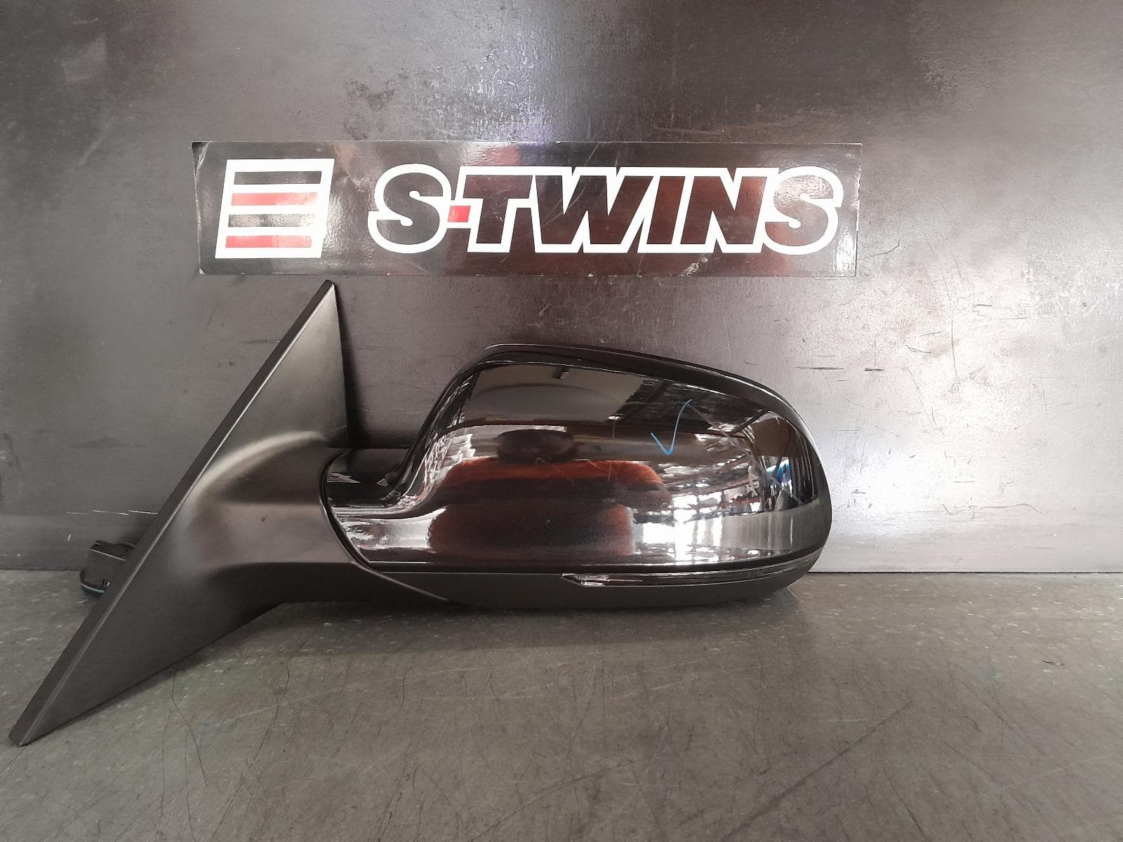 Used auto part listing image: 2013 AUDI A3 LEFT DOOR MIRROR A3, 8P, CABRIO, NON FOLDING TYPE, 05/10-04/13 0000366188