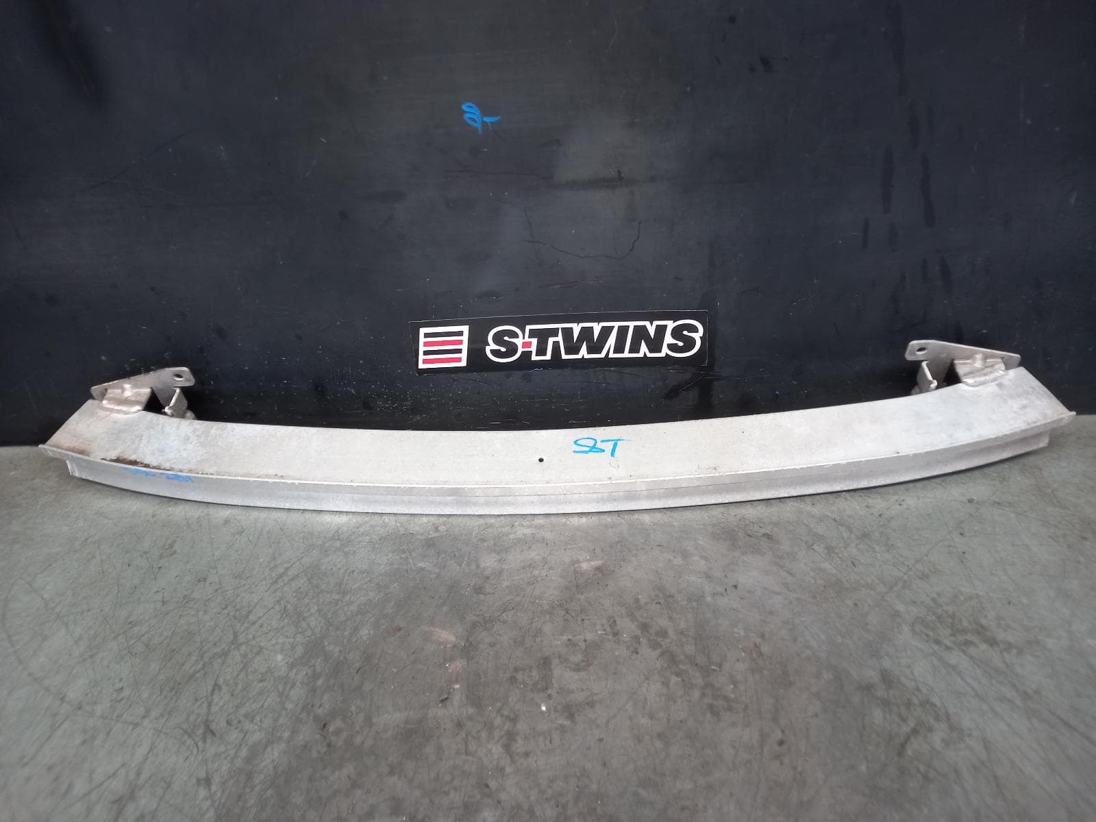 Used auto part listing image: 2013 AUDI A3 R BAR BRACKET REINFO MAIN REINFORCEMENT, 8P, 2DR CABRIO/3DR HATCH, 07/08-04/13 0000366189