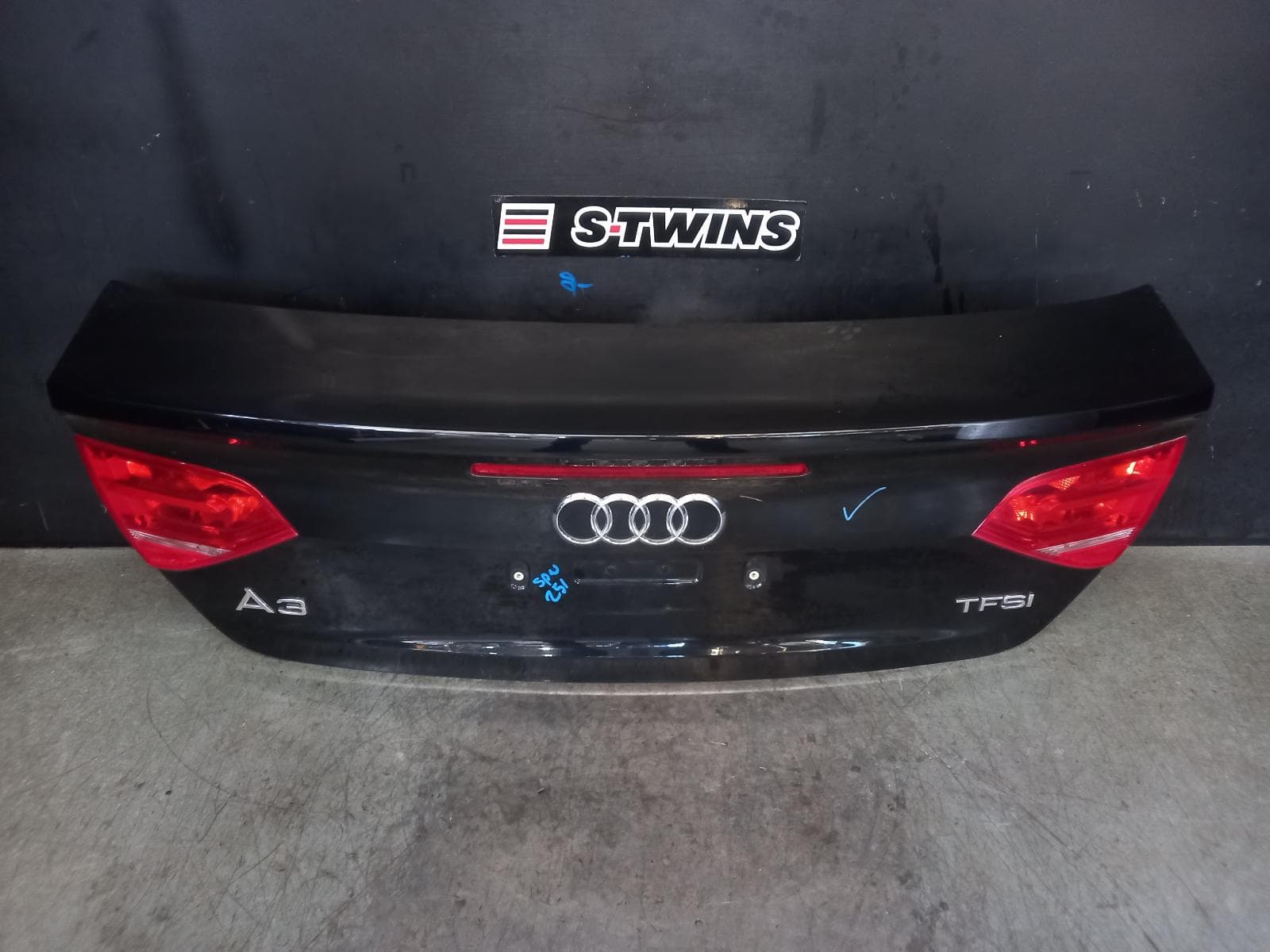 Used auto part listing image: 2013 AUDI A3 BOOTLID TAILGATE BOOTLID, 8P, A3, CABRIO, 07/08-04/13 0000366127