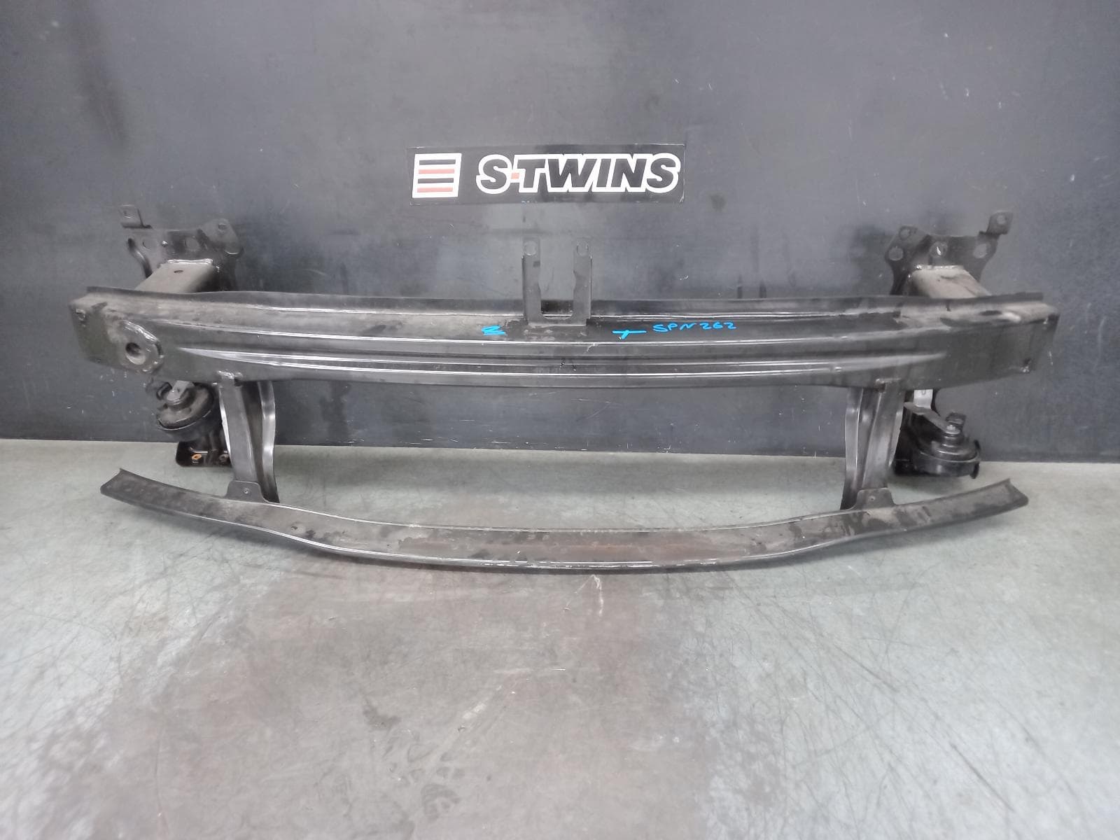 Used auto part listing image: 2010 VOLKSWAGEN EOS F BAR REINFORC BRACK CENTRE REINFORCEMENT, 1F, 02/07-04/11 0000372008