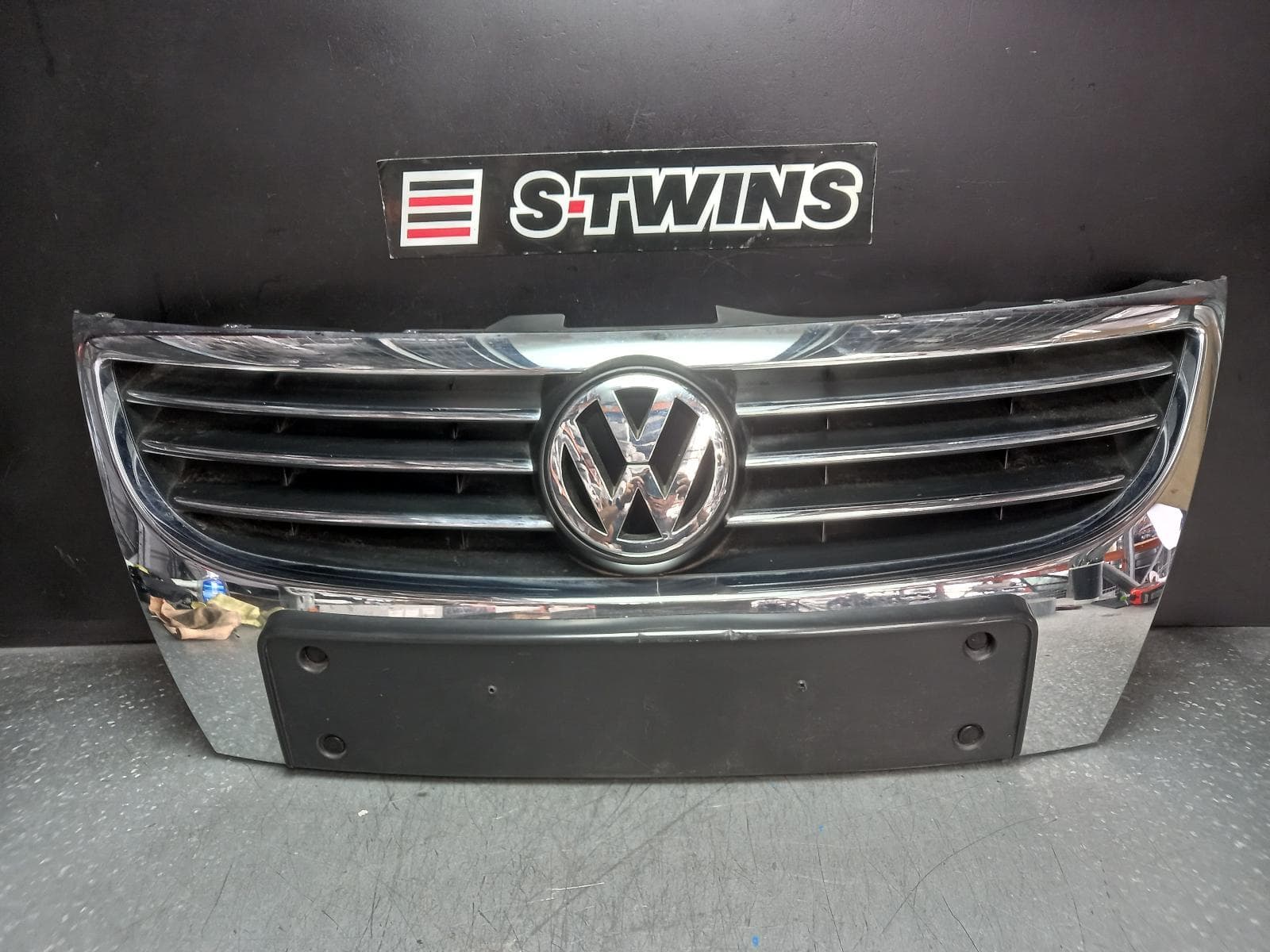 Used auto part listing image: 2010 VOLKSWAGEN EOS GRILLE GRILLE, 1F, 02/07-04/11 0000374235