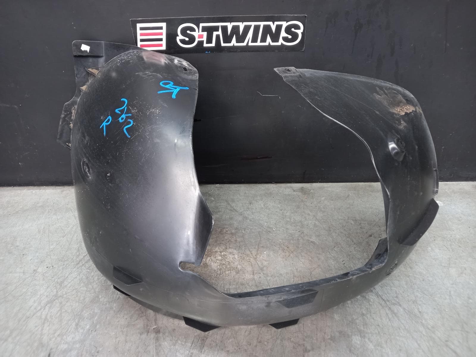 Used auto part listing image: 2010 VOLKSWAGEN EOS RIGHT GUARD LINER 1F, FRONT SECTION, 02/07-12/14 0000374255
