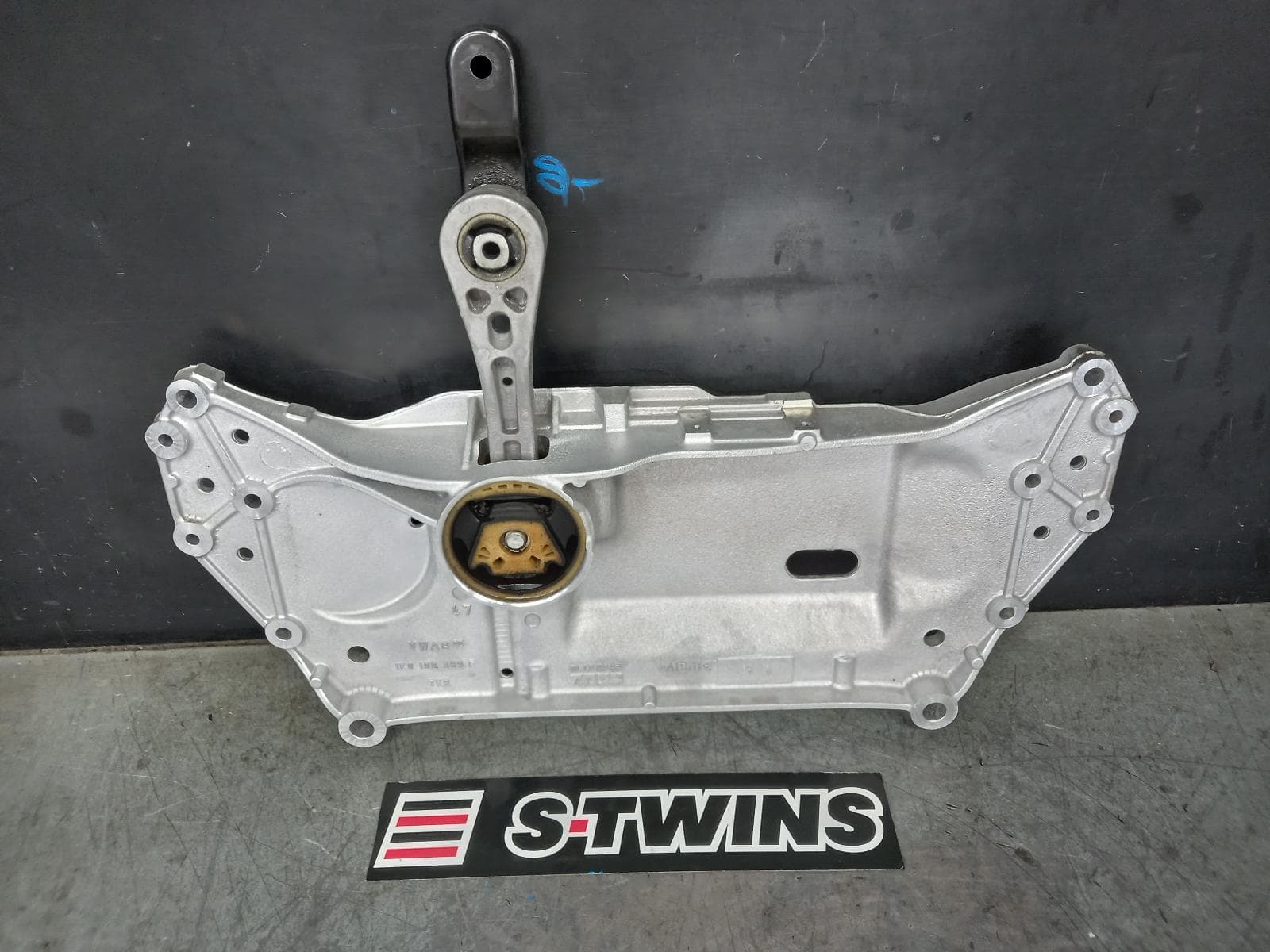 Used auto part listing image: 2010 VOLKSWAGEN EOS FRT XMEMBER CRADLE 1F, 02/07-12/14 0000372026