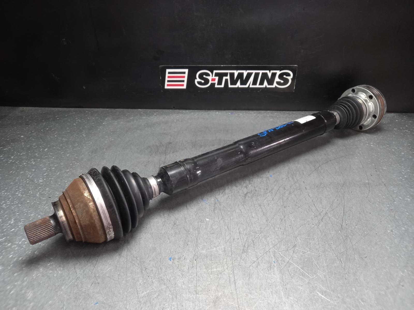 Used auto part listing image: 2010 VOLKSWAGEN EOS RIGHT DRIVESHAFT AUTO/MANUAL T/M, PETROL, 2.0, 1F, 07/09-04/11 0000374250