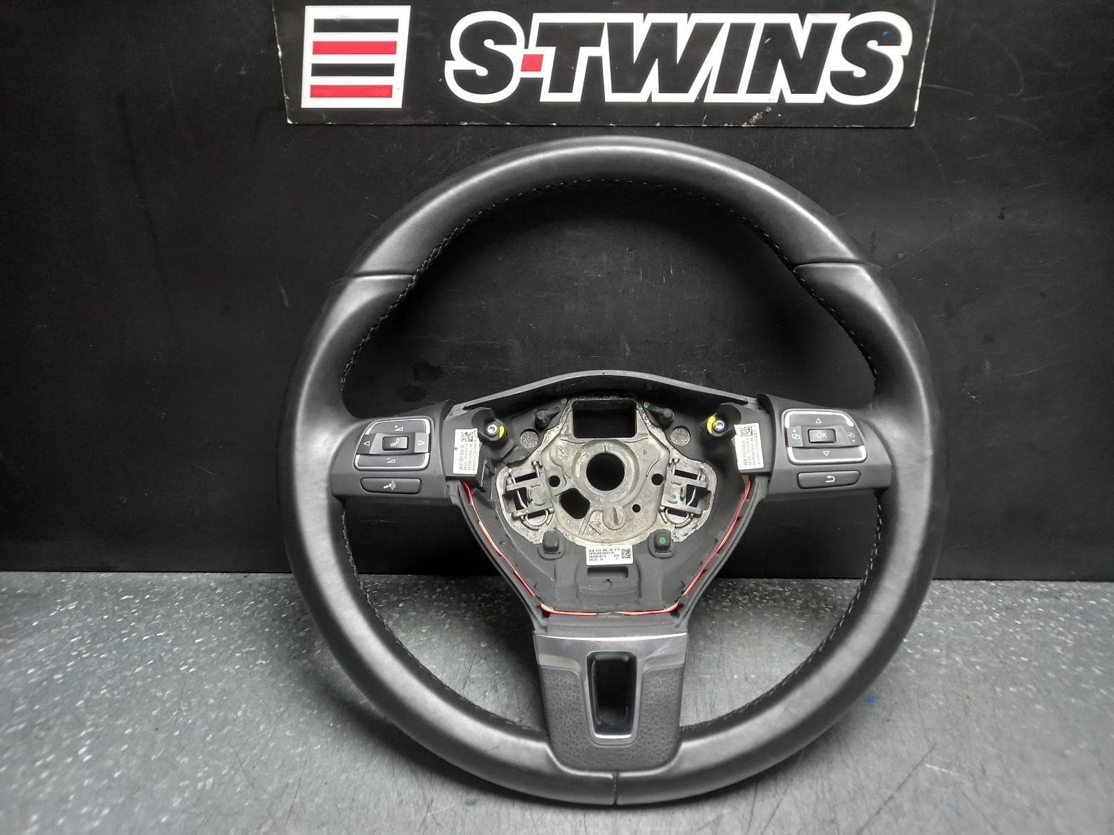 Used auto part listing image: 2010 VOLKSWAGEN EOS STEERING WHEEL 1F, LEATHER, 02/07-04/11 0000374259