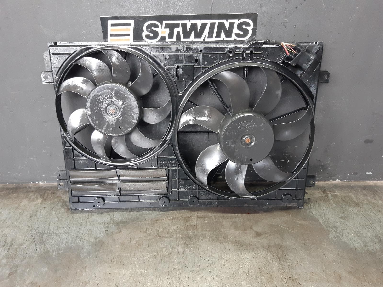 Used auto part listing image: 2010 VOLKSWAGEN GOLF FAN DUAL FAN ASSY, 2.0, PETROL, CCZB/CDLC/CDLG, GEN 6, 10/08-03/13 0000363691