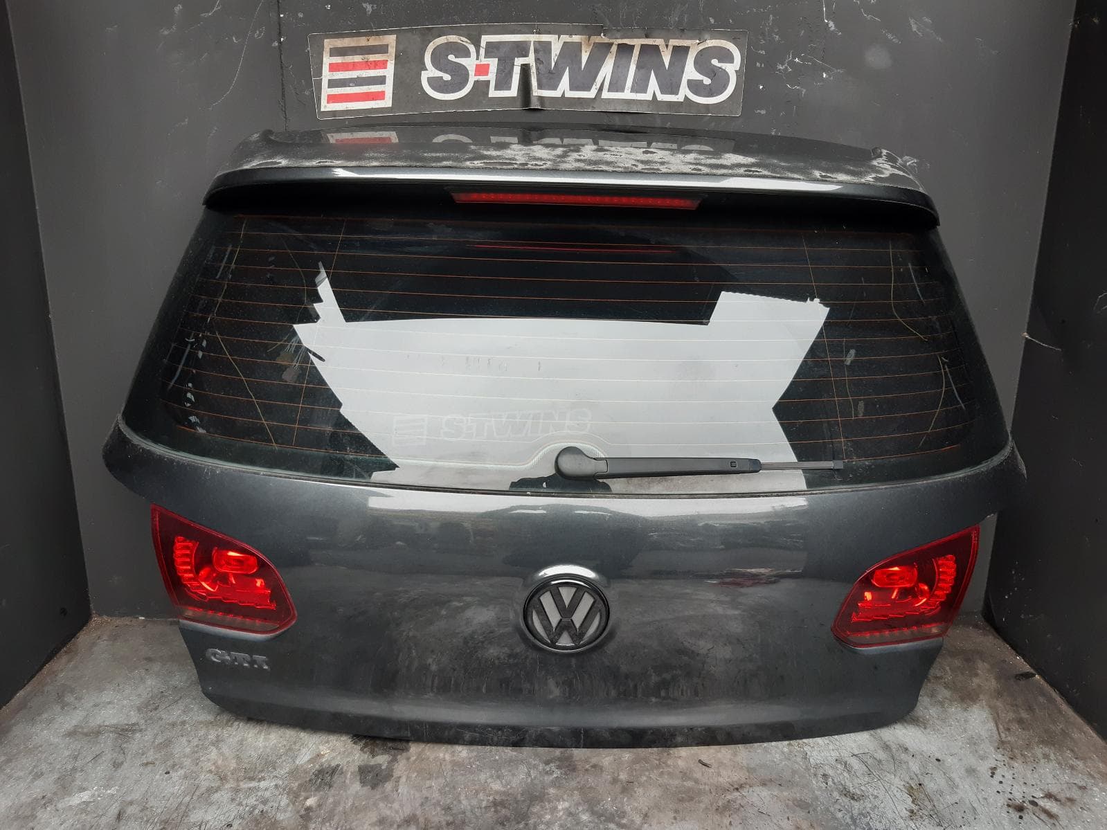 Used auto part listing image: 2010 VOLKSWAGEN GOLF BOOTLID TAILGATE TAILGATE, GEN 6, HATCH, SPOILERED TYPE, 10/08-03/13 0000363580