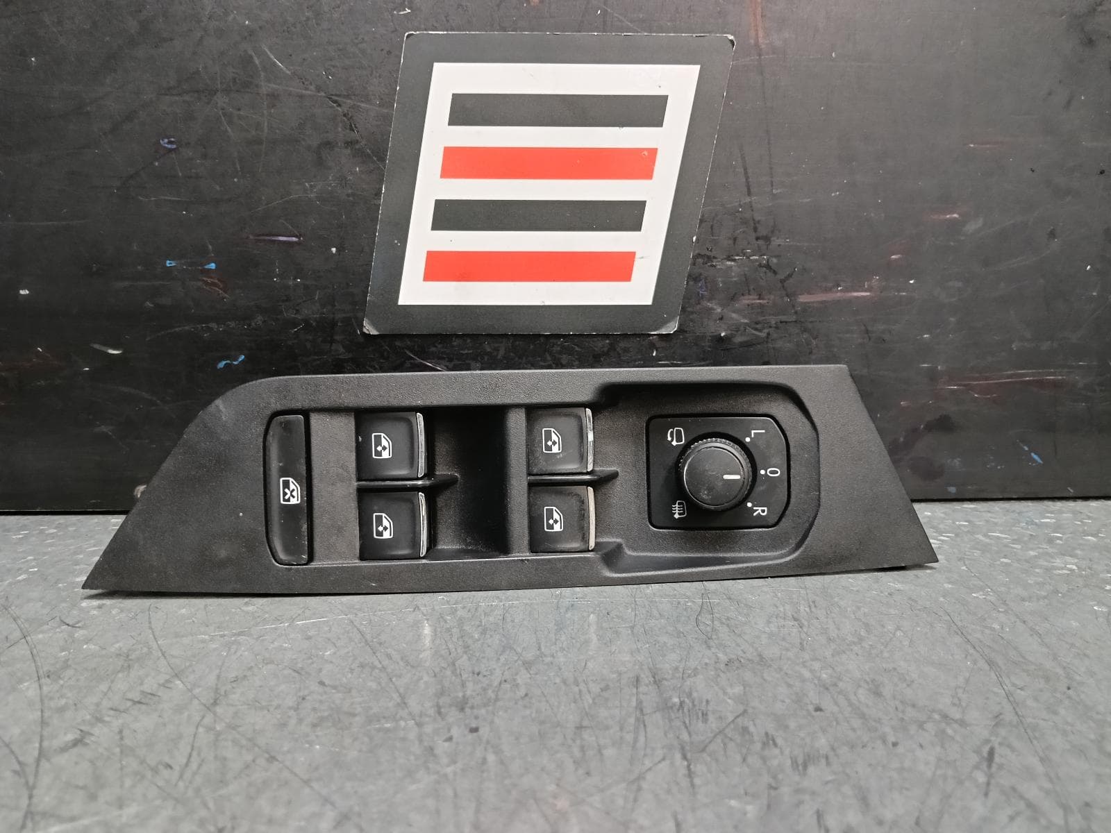 Used auto part listing image: 2018 SKODA KAROQ PWR DR WIND SWITCH RH FRONT (MASTER SWITCH), CHROME INSERT, NU, 04/18- 0000381288