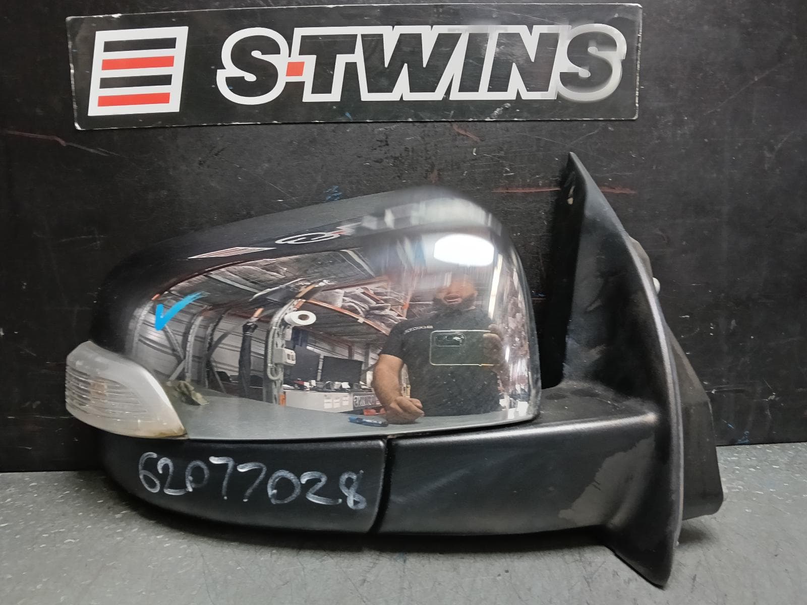 Used auto part listing image: 2016 FORD RANGER RIGHT DOOR MIRROR XLT, CHROME, POWER FOLD, W/ INDICATOR & HEATED TYPE, PX SERIES 2-3, 06/15-04/22 0000388657