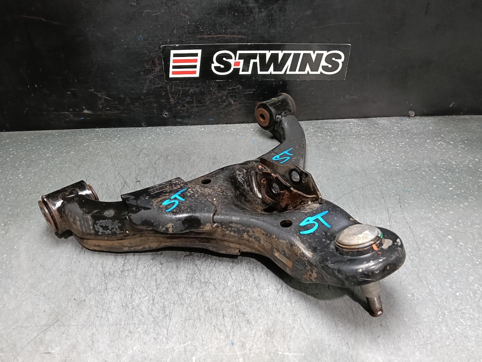 Used auto part listing image: 2016 FORD RANGER RIGHT FRONT LOWER CONTROL ARM PX SERIES 2, 4WD, 06/15-06/18 0000388667
