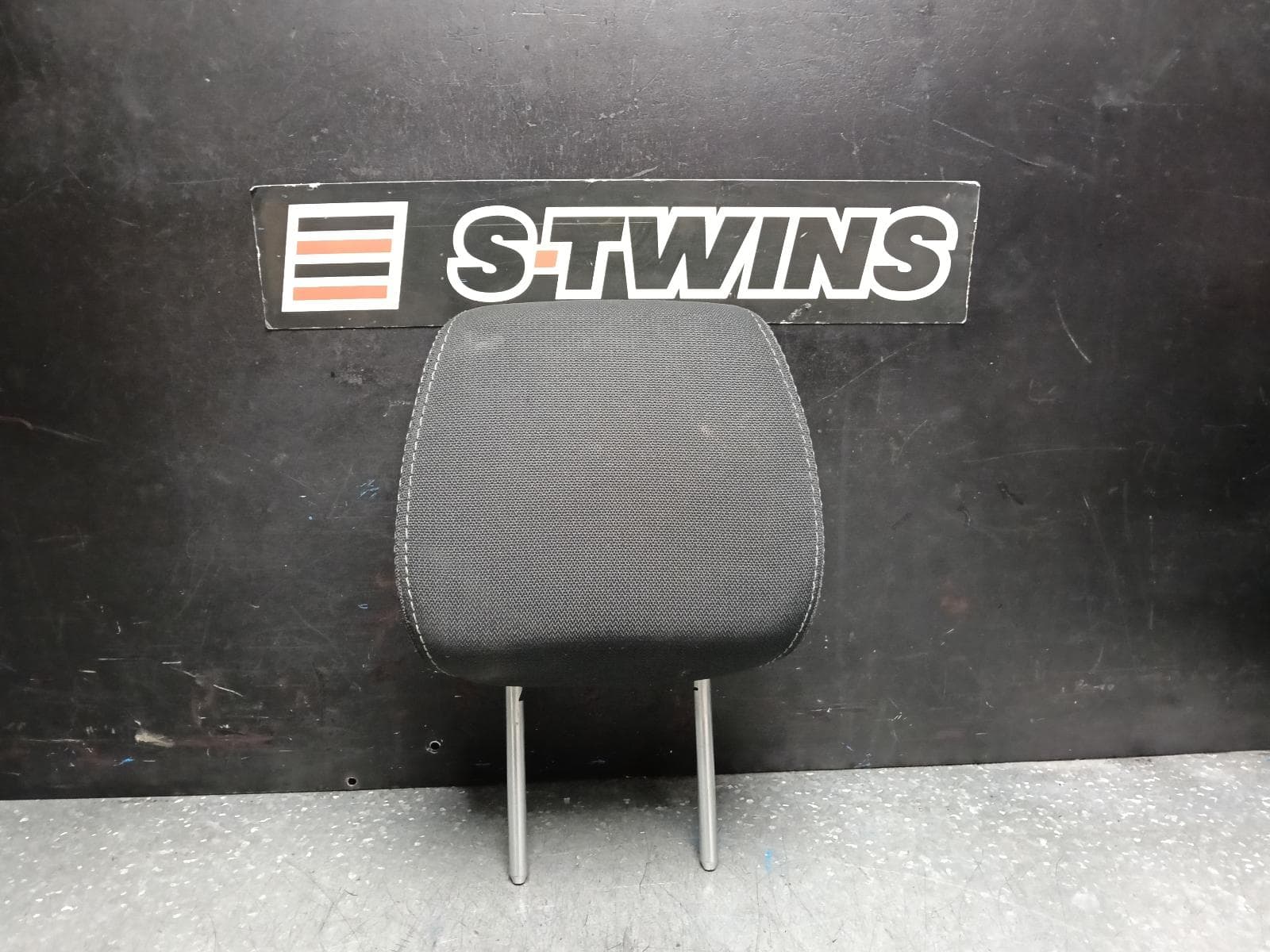 Used auto part listing image: 2016 FORD RANGER HEADREST CENTRE REAR, CLOTH, BLACK, PX, 06/15-04/22 0000388671