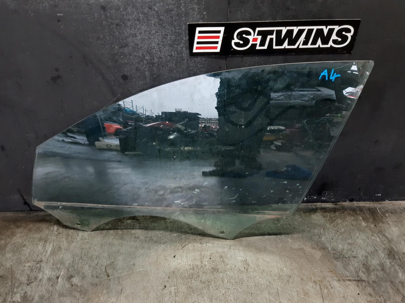 Used auto part listing image: 2011 AUDI A4 LEFT FRONT DOOR WINDOW B8 8K, SEDAN/WAGON, 02/08-01/16 0000372124