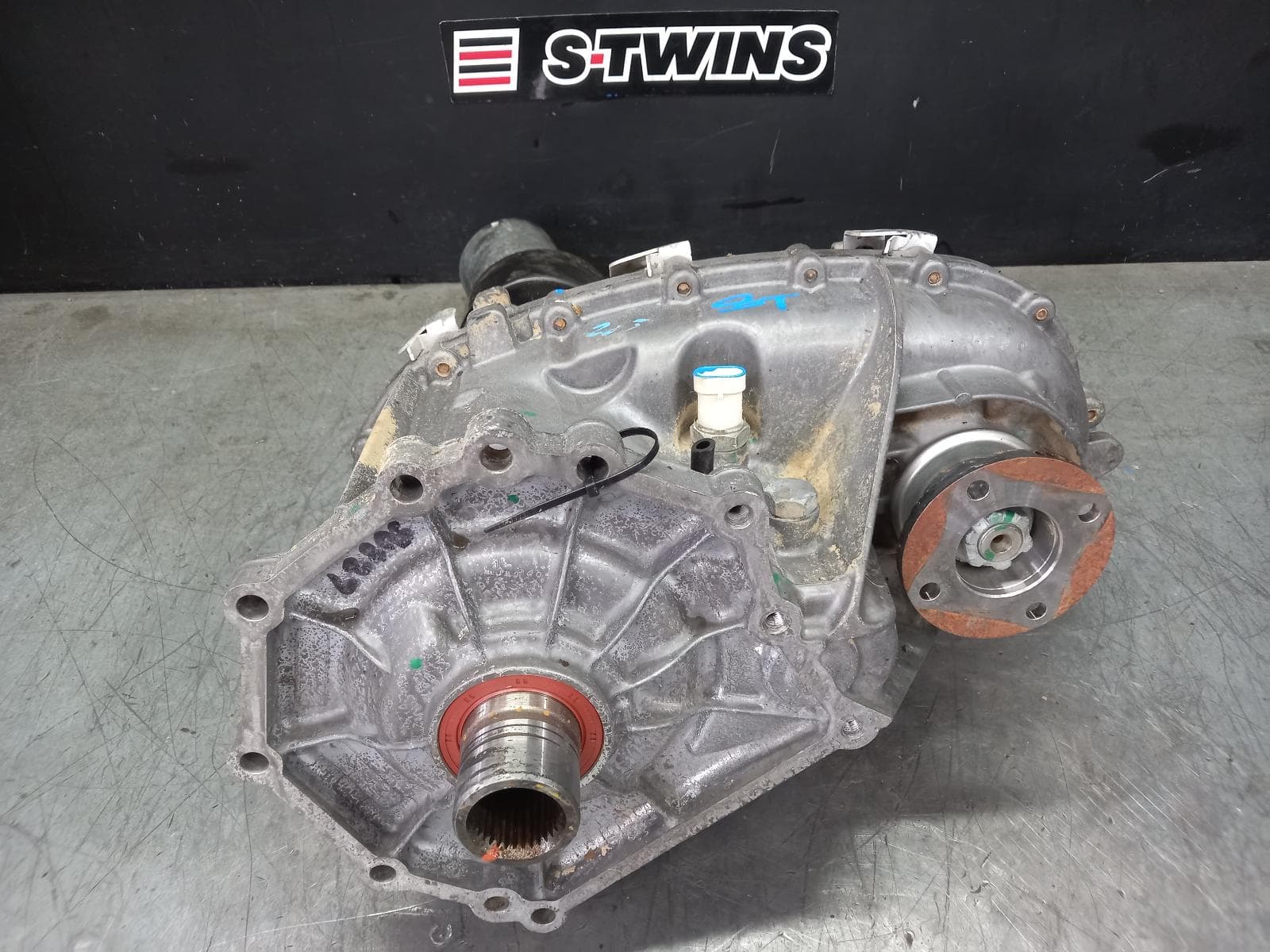 Used auto part listing image: 2016 NISSAN NAVARA TRANSFER CASE NP300, MANUAL T/M, DIESEL, 2.3, YS23, 04/15-12/20 0000392091