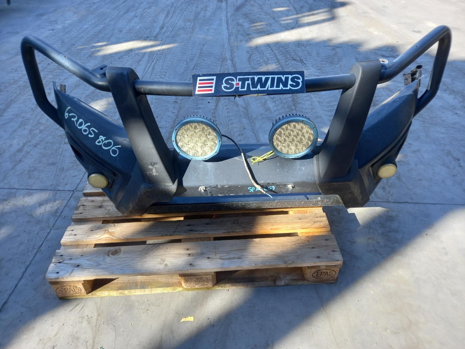 Used auto part listing image: 2016 NISSAN NAVARA FRONT BUMPER NP300, BULLBAR-STEEL, 04/15-11/20 0000392054