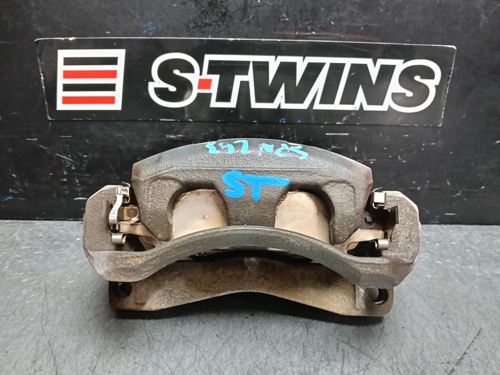 Used auto part listing image: 2016 NISSAN NAVARA CALIPER NP300, RH FRONT, 04/15- 0000392105