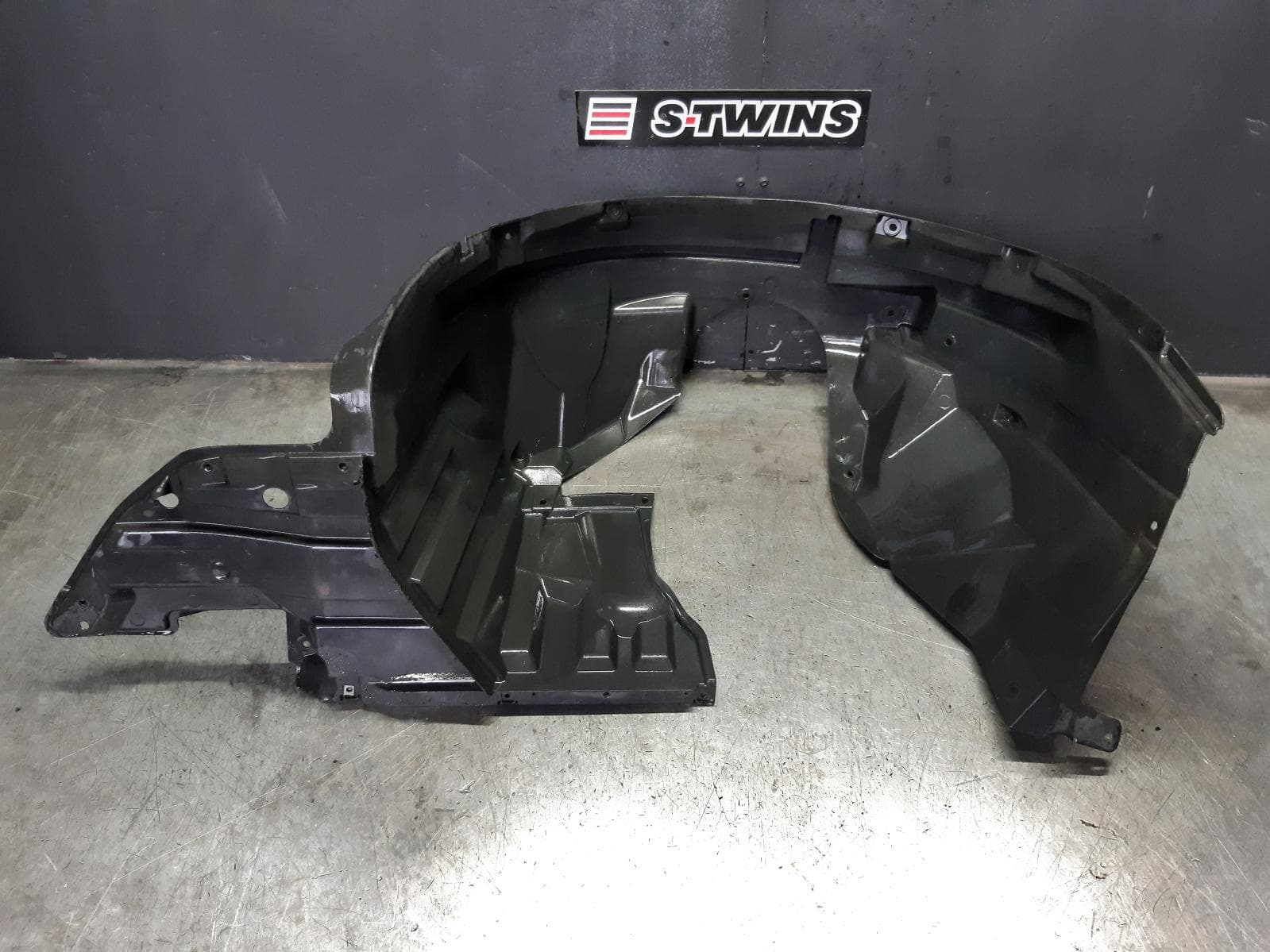 Used auto part listing image: 2014 SUZUKI S-CROSS LEFT GUARD LINER JY, 09/13-05/22 0000363620