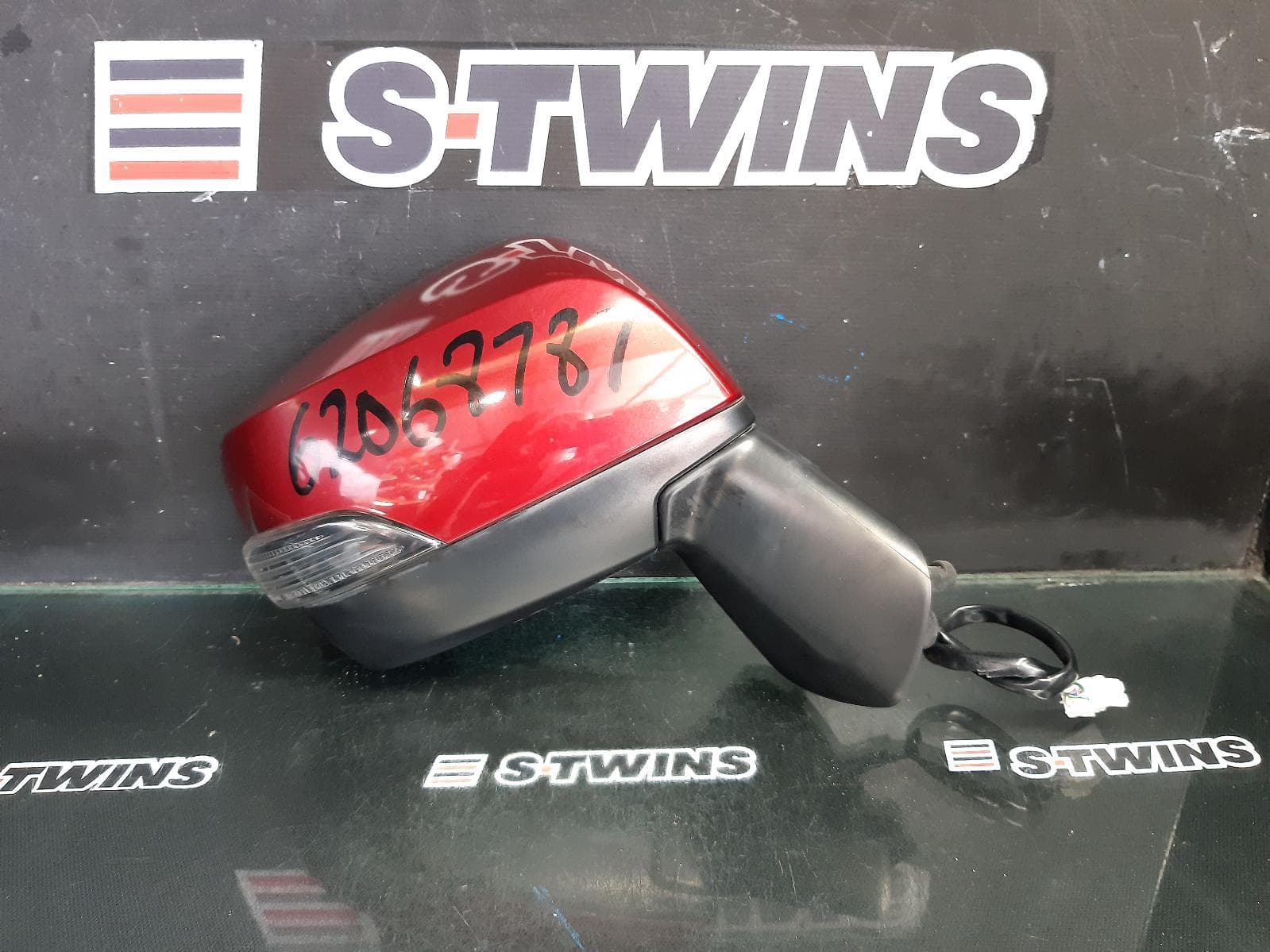 Used auto part listing image: 2013 SUBARU XV RIGHT DOOR MIRROR G4X, W/ INDICATOR, NON POWER FOLD TYPE, 08/11-04/17 0000364554