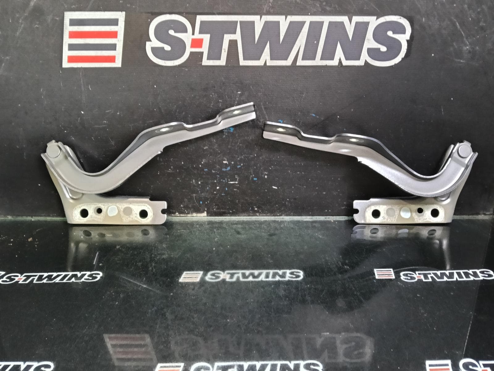 Used auto part listing image: 2025 MG MG3 BONNET HINGE STRUT ZP22, 03/24- 0000406386