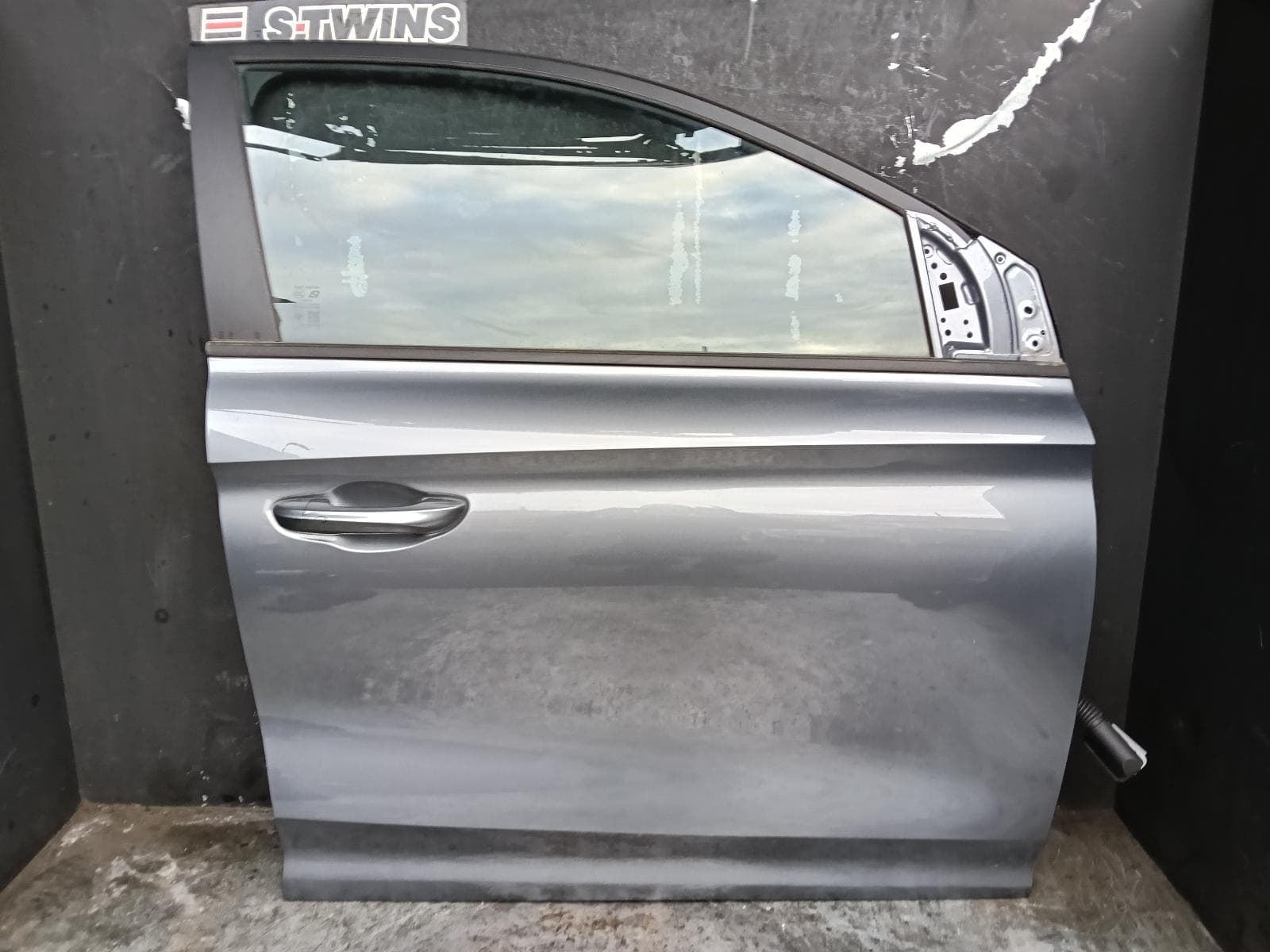Used auto part listing image: 2025 MG MG3 RIGHT FRONT DOOR ZP22, 03/24- 0000406077