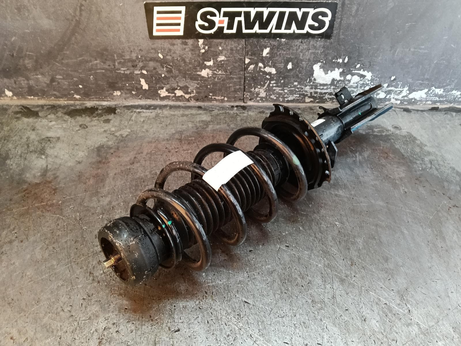 Used auto part listing image: 2025 MG MG3 RIGHT FRONT STRUT ZP22, 03/24- 0000406406