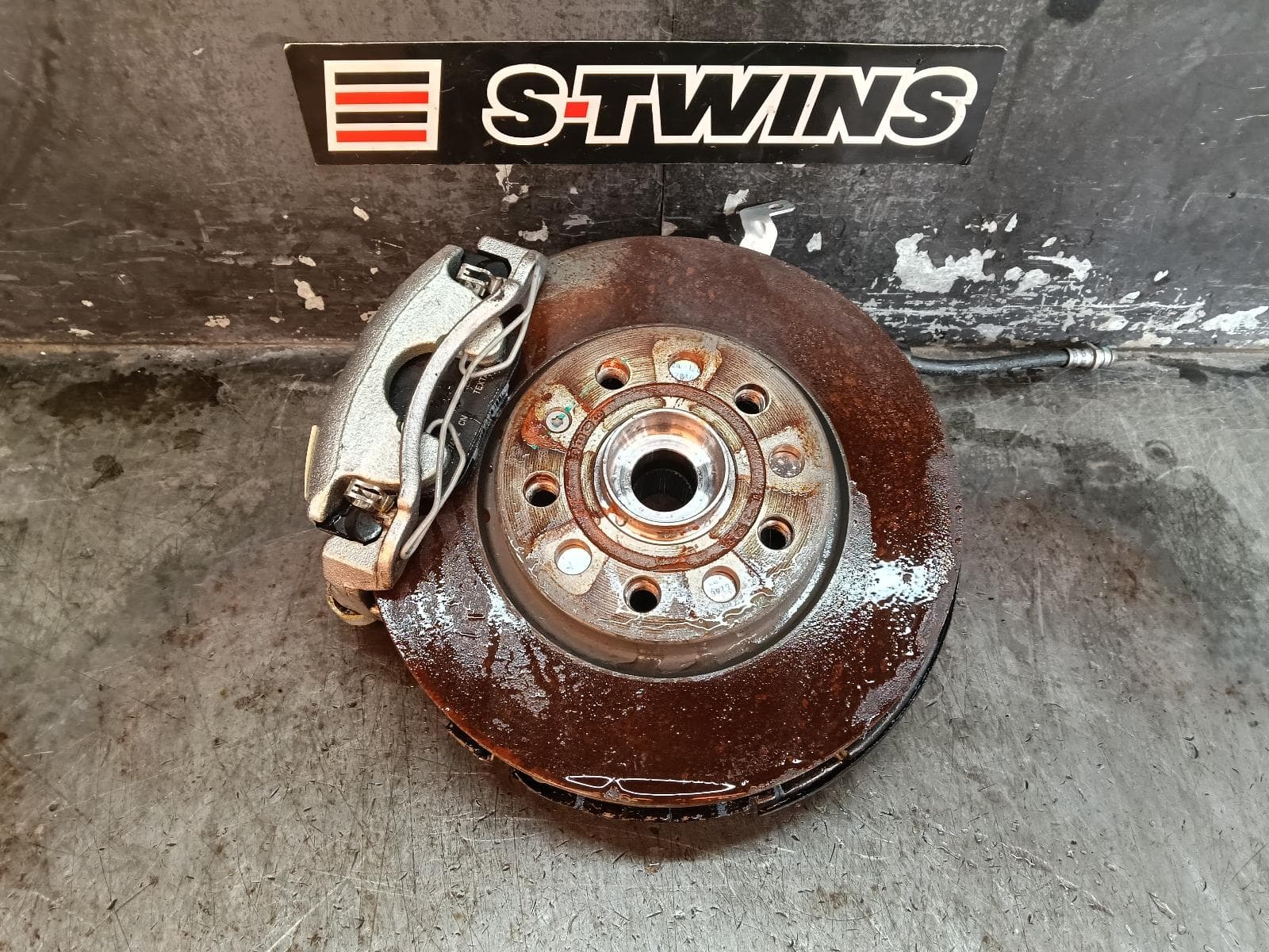 Used auto part listing image: 2025 MG MG3 LEFT FRONT HUB ASSEMBLY ZP22, 03/24- 0000406407