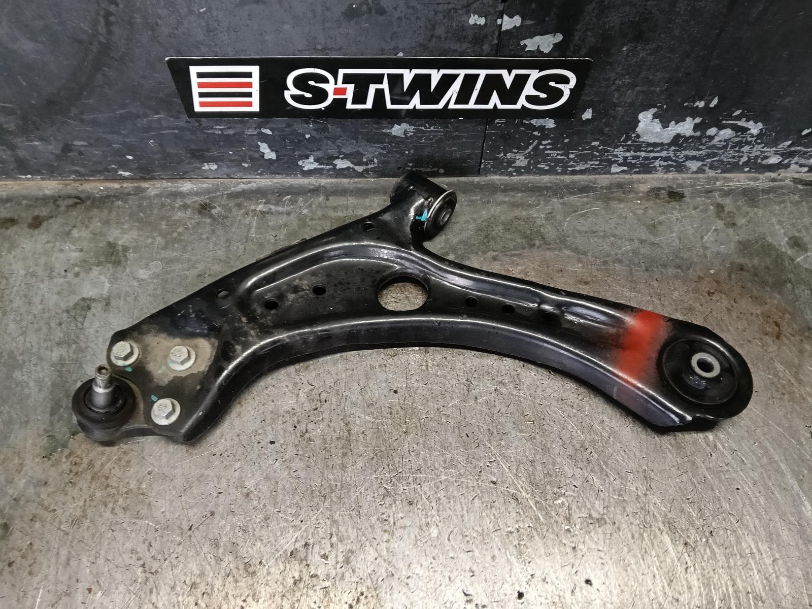Used auto part listing image: 2025 MG MG3 LEFT FRONT LOWER CONTROL ARM ZP22, 03/24- 0000406409