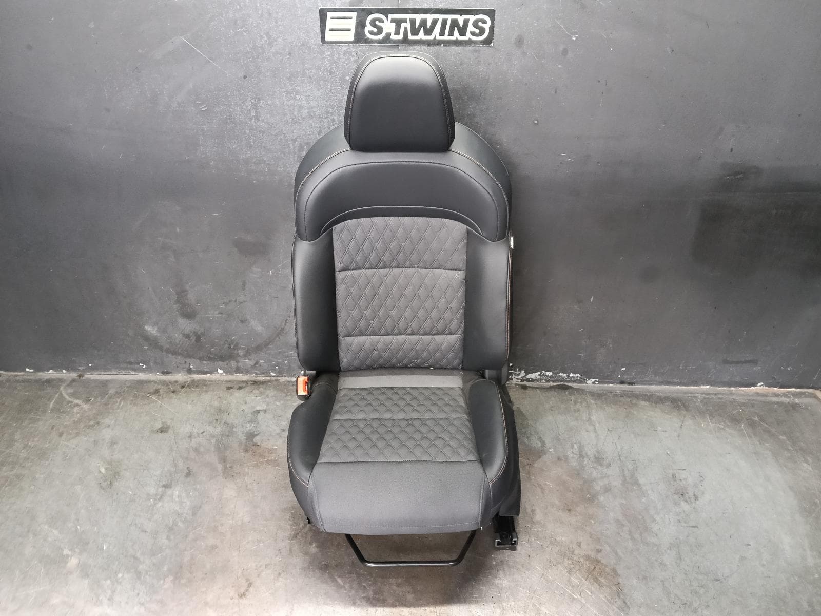 Used auto part listing image: 2025 MG MG3 FRONT SEAT LH FRONT, VYNIL/CLOTH, ZP22, 03/24- 0000406423