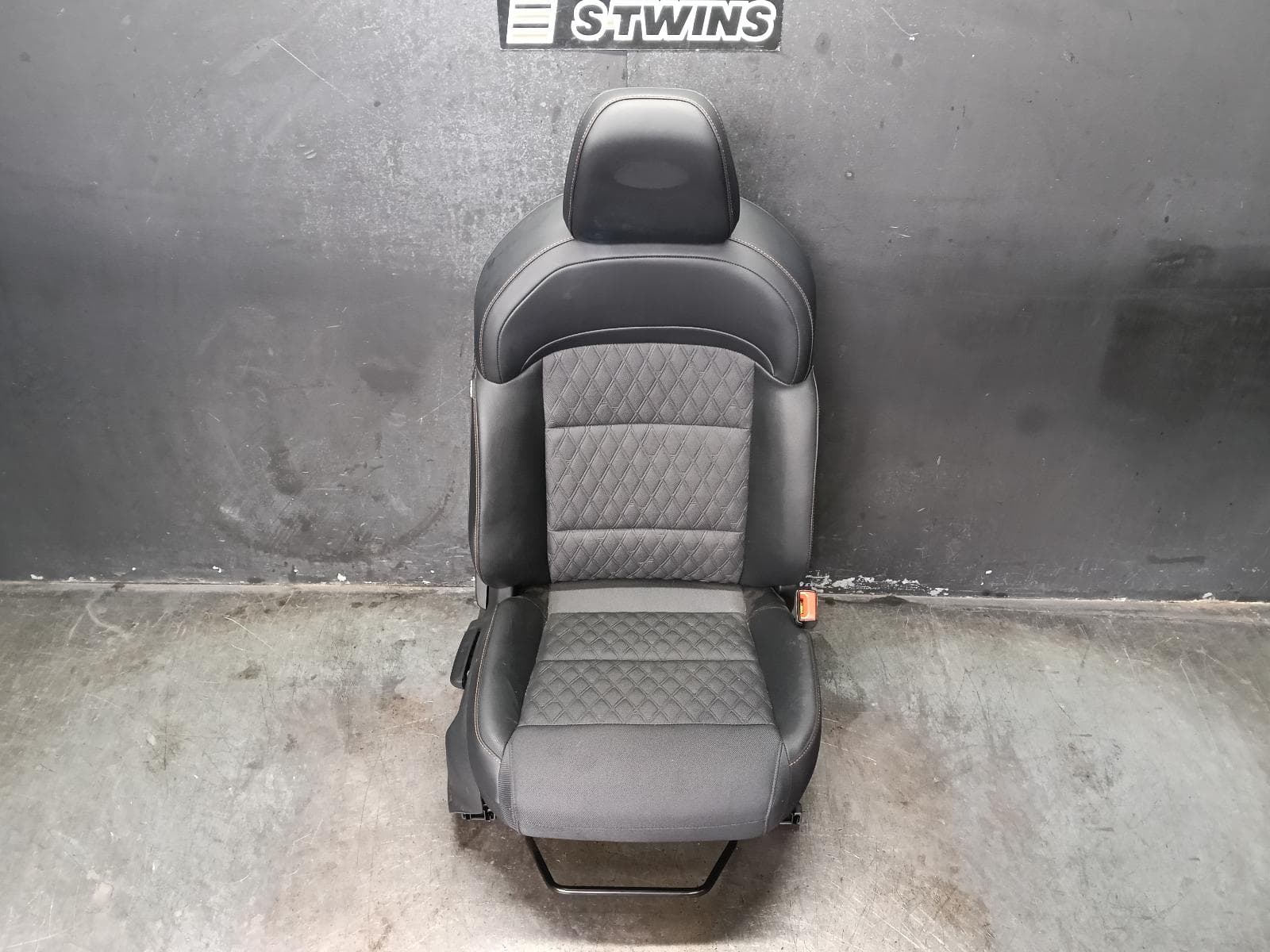 Used auto part listing image: 2025 MG MG3 FRONT SEAT RH FRONT, VYNIL/CLOTH, ZP22, 03/24- 0000406424
