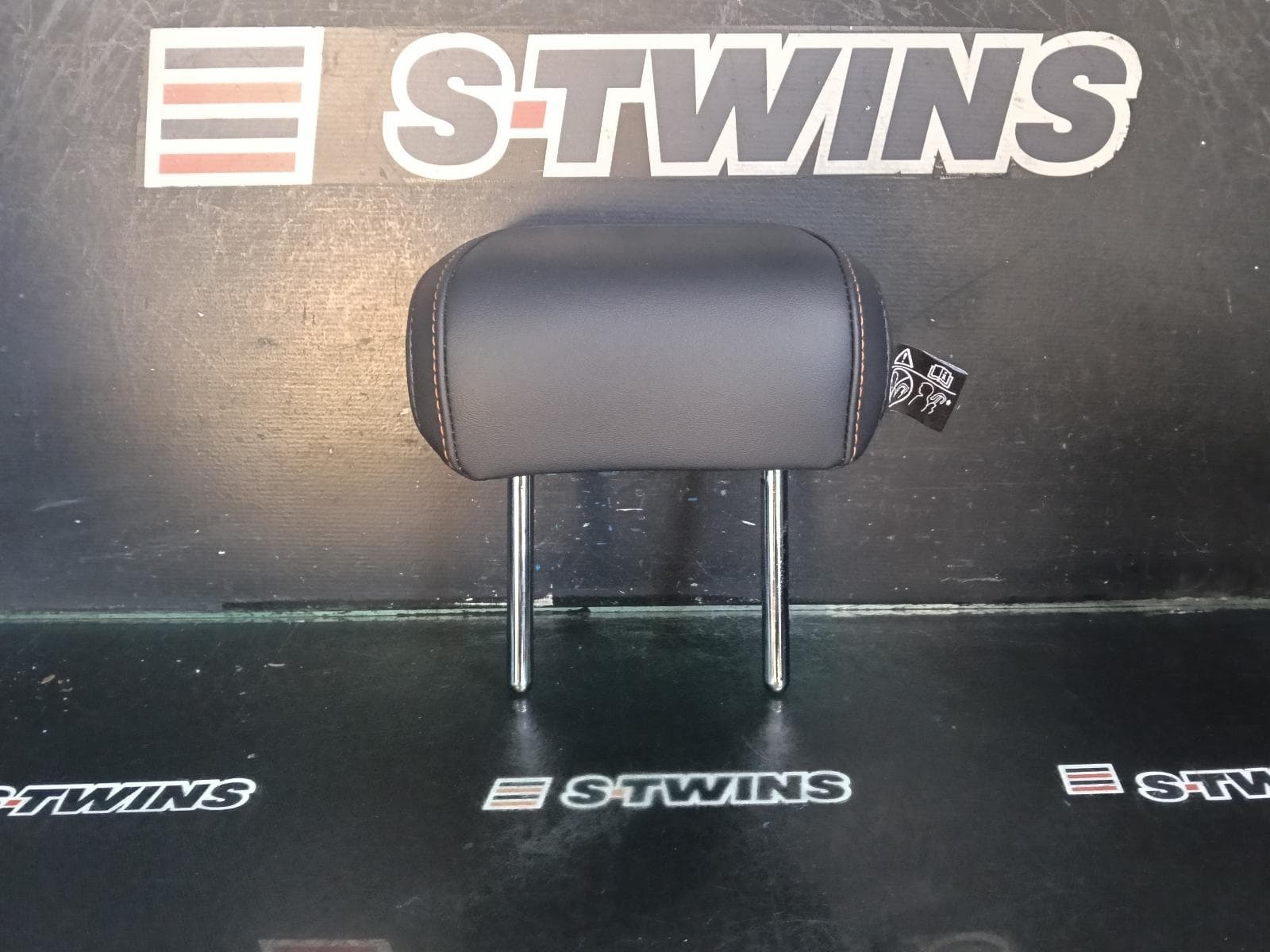 Used auto part listing image: 2025 MG MG3 HEADREST CENTRE REAR, VYNIL, ZP22, 03/24- 0000406425
