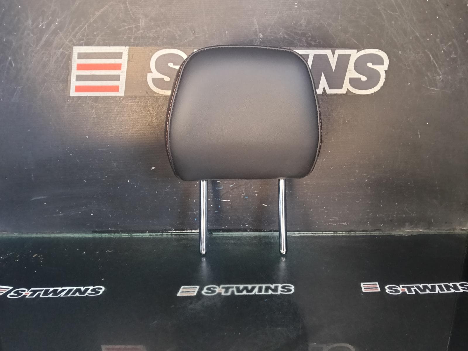 Used auto part listing image: 2025 MG MG3 HEADREST LH REAR, VYNIL, ZP22, 03/24- 0000406427