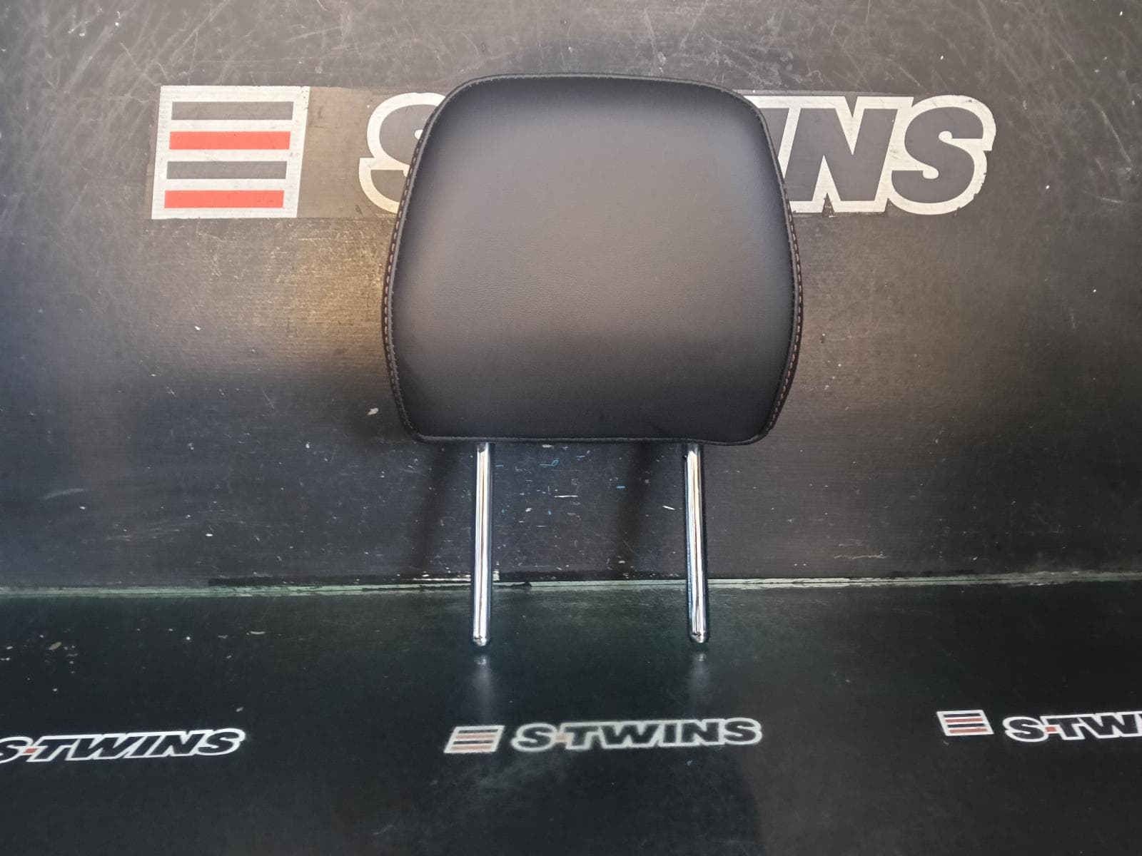 Used auto part listing image: 2025 MG MG3 HEADREST RH REAR, VYNIL, ZP22, 03/24- 0000406429