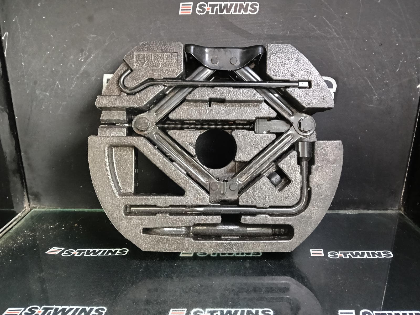 Used auto part listing image: 2025 MG MG3 JACK TOOL KIT ZP22, 03/24- 0000406430