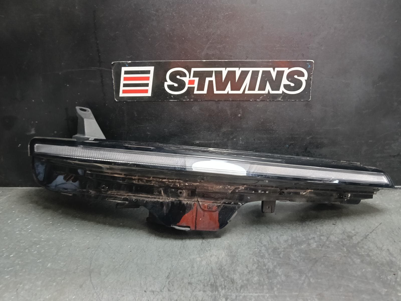 Used auto part listing image: 2021 HYUNDAI STARIA RIGHT INDICATOR FOG SIDE DAYTIME RUNNING LAMP, US4, 04/21- 0000411464