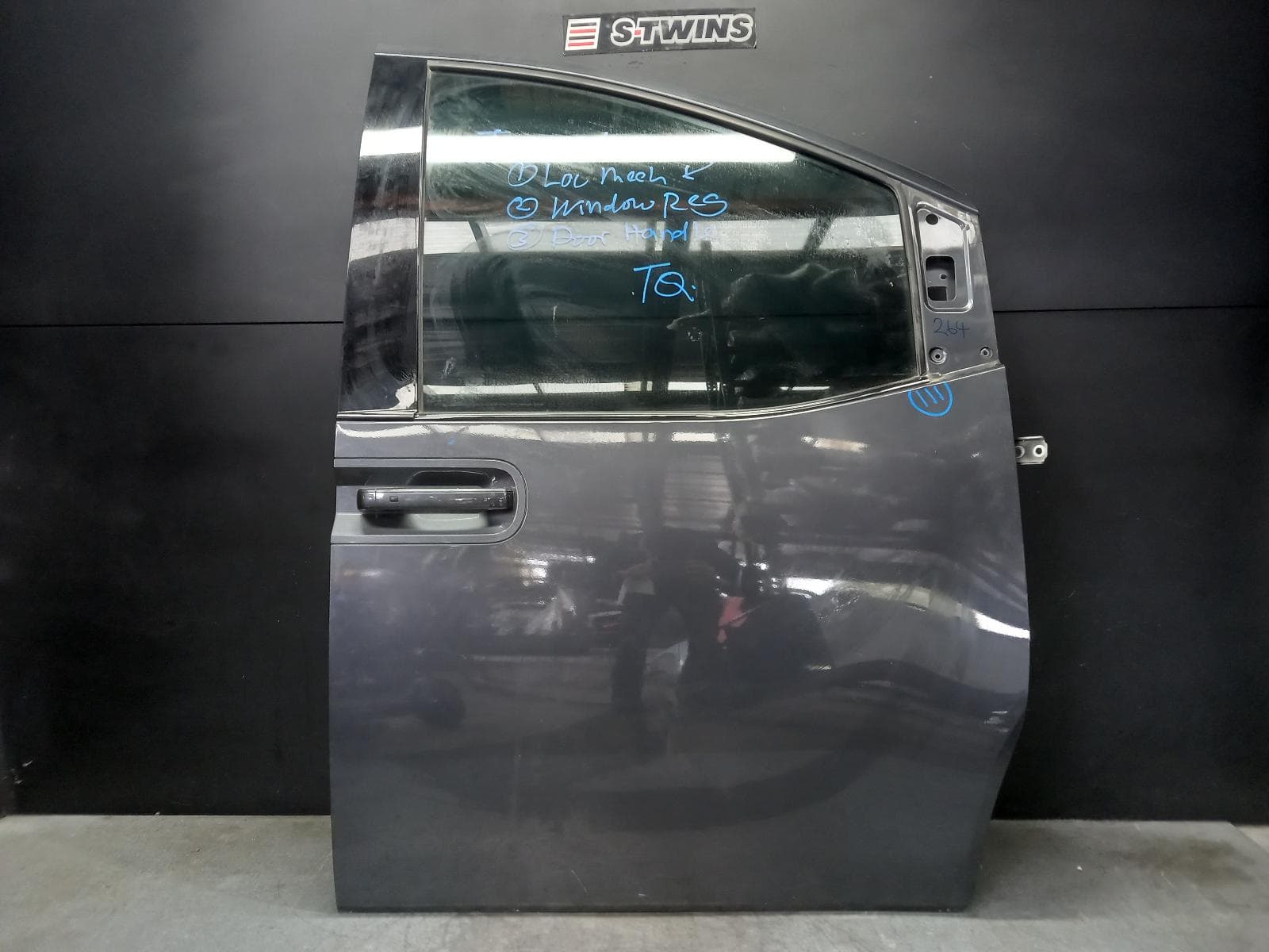 Used auto part listing image: 2021 HYUNDAI STARIA RIGHT FRONT DOOR US4, 04/21- 0000393716