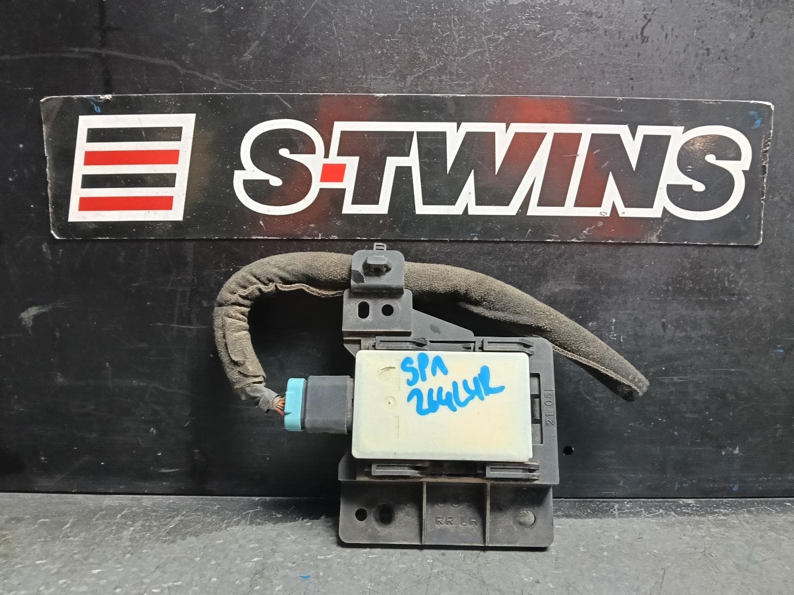Used auto part listing image: 2021 HYUNDAI STARIA REVERSE CAMERA US4, BLIND SPOT MONITOR SENSOR (LH REAR BEHIND BUMPER), 04/21- 0000411454