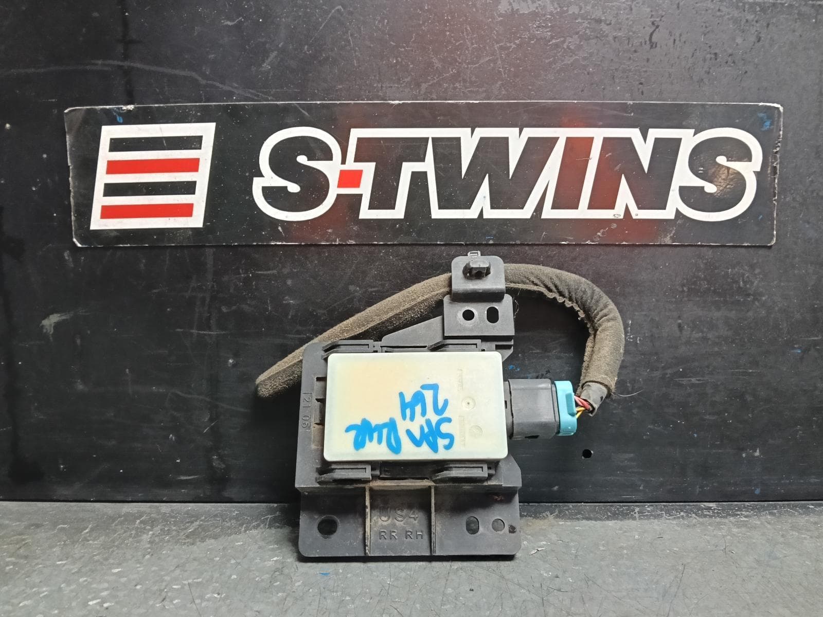 Used auto part listing image: 2021 HYUNDAI STARIA REVERSE CAMERA US4, BLIND SPOT MONITOR SENSOR (RH REAR BEHIND BUMPER), 04/21- 0000411455