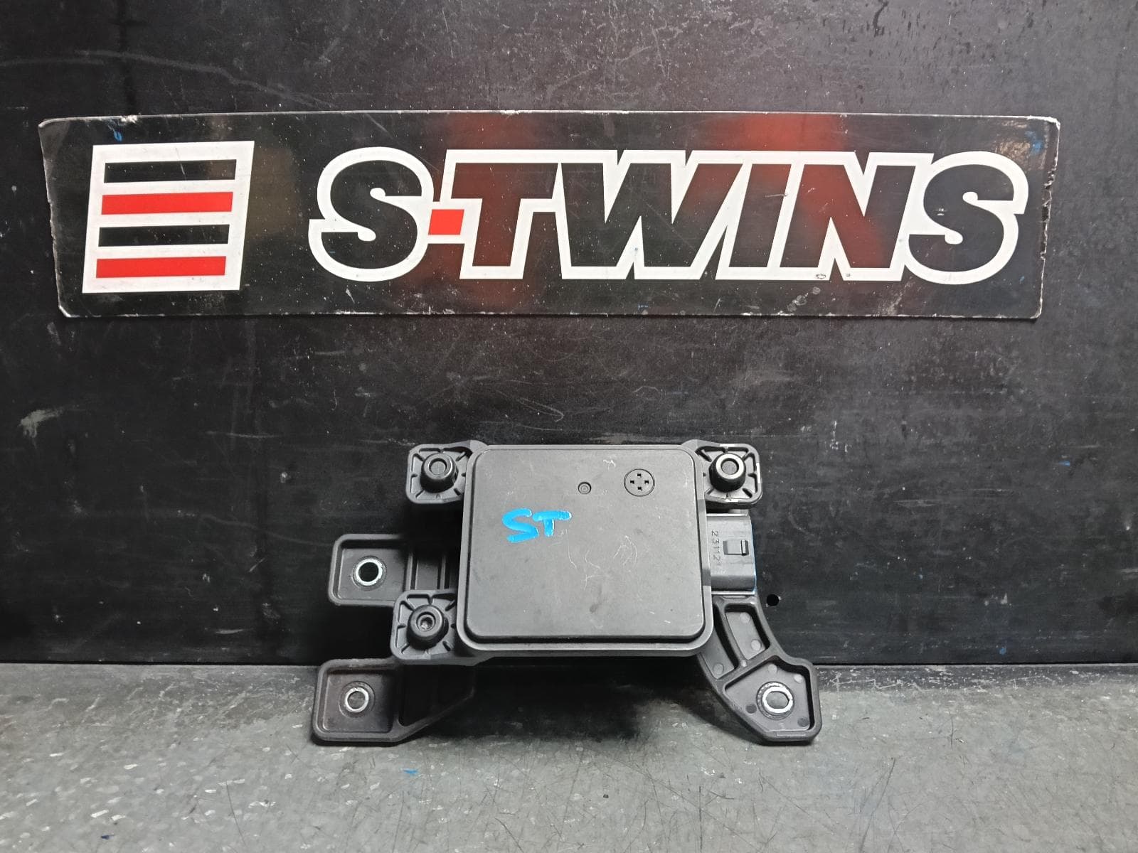 Used auto part listing image: 2021 HYUNDAI STARIA REVERSE CAMERA US4, FRONT RADAR SENSOR, VAN/WAGON, 04/21- 0000411456