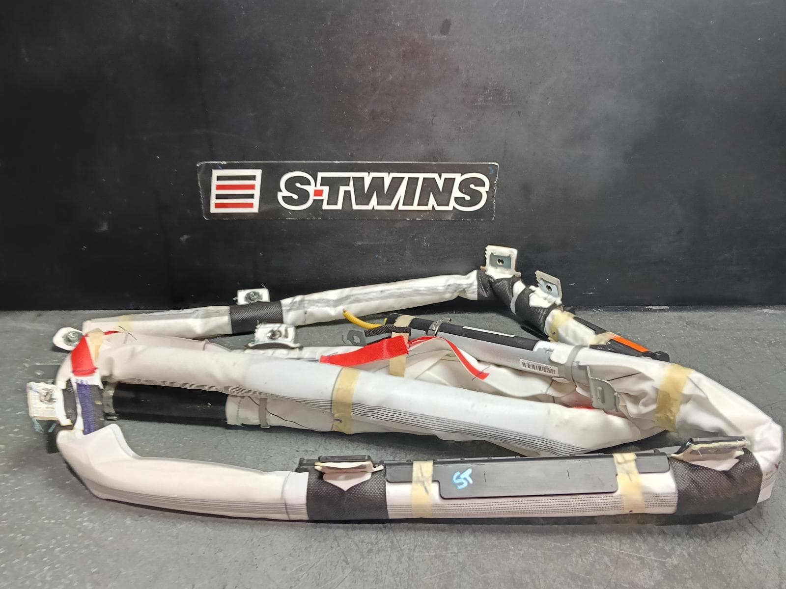 Used auto part listing image: 2021 HYUNDAI STARIA RIGHT AIRBAG SIDE CURTAIN, US4, 04/21- 0000411457