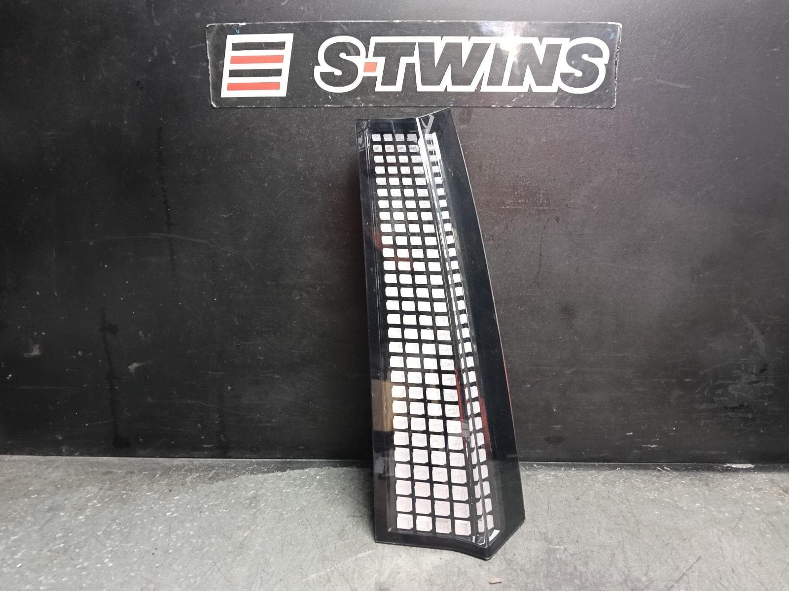 Used auto part listing image: 2021 HYUNDAI STARIA RIGHT TAILLIGHT UPPER FILLER PANEL, VAN, US4, 04/21- 0000411466