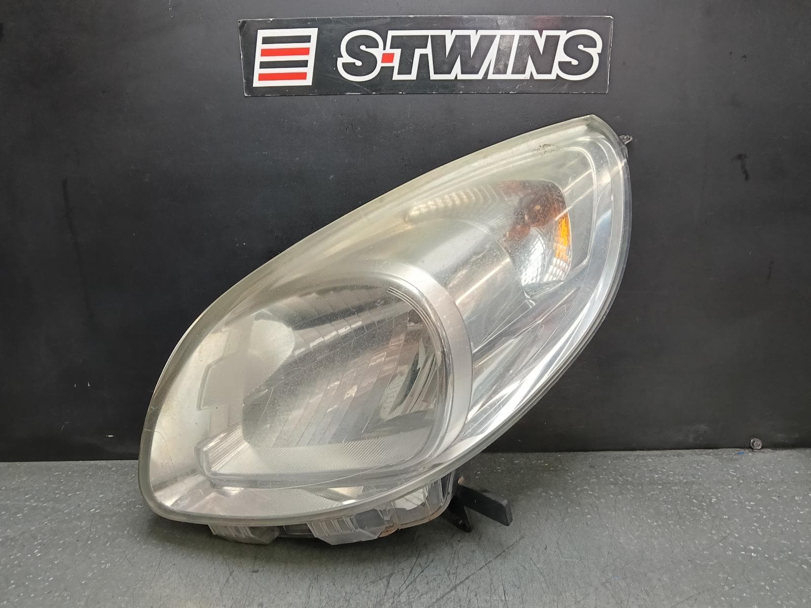 Used auto part listing image: 2020 RENAULT KANGOO LEFT HEADLAMP X61, HALOGEN TYPE, CHROME INSERT, 09/13-02/22 0000380187