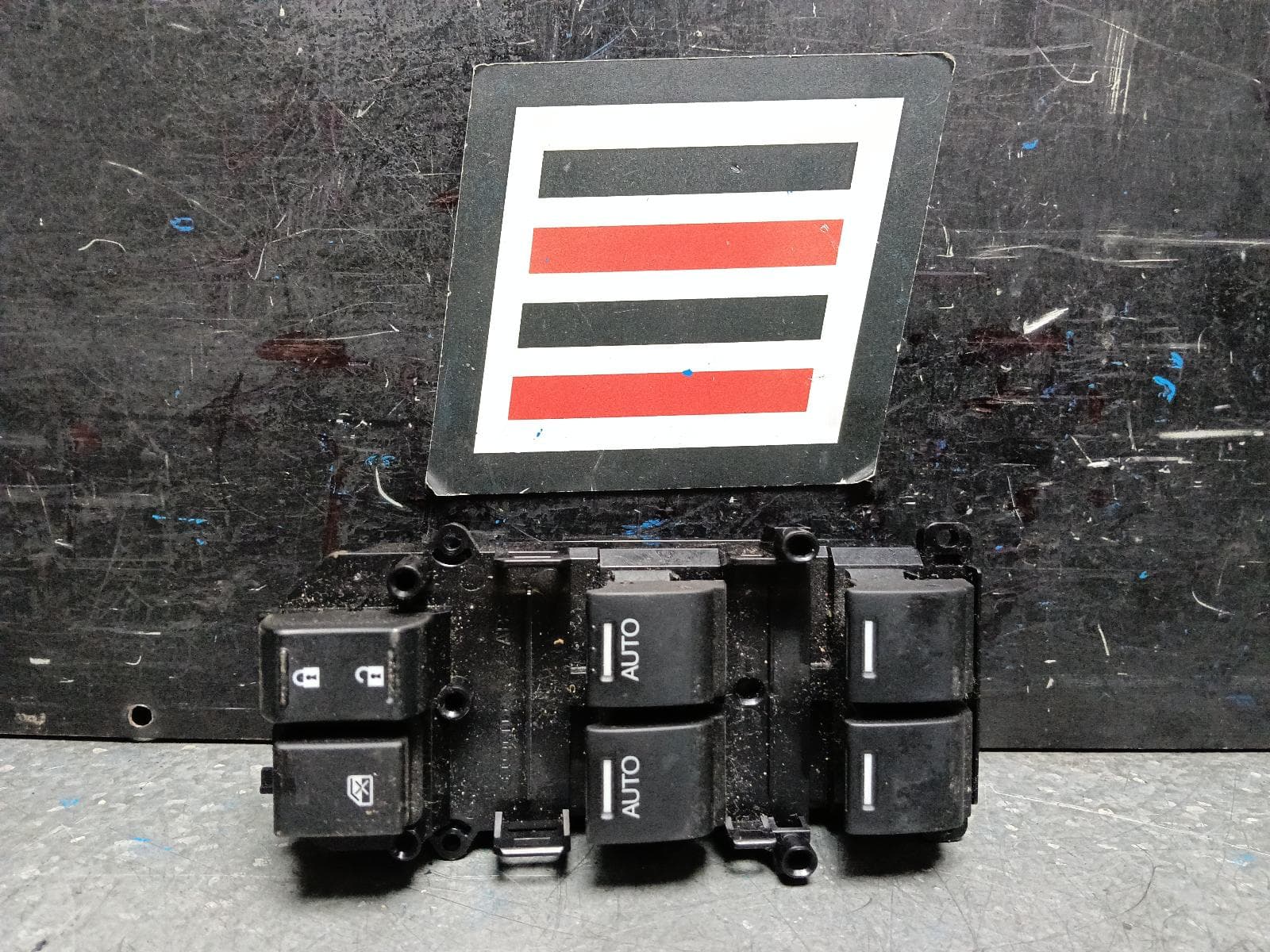 Used auto part listing image: 2019 HONDA HRV PWR DR WIND SWITCH RH FRONT (MASTER SWITCH), AUTO TYPE (TWO WINDOWS), RU5, 12/14-10/21 0000399797