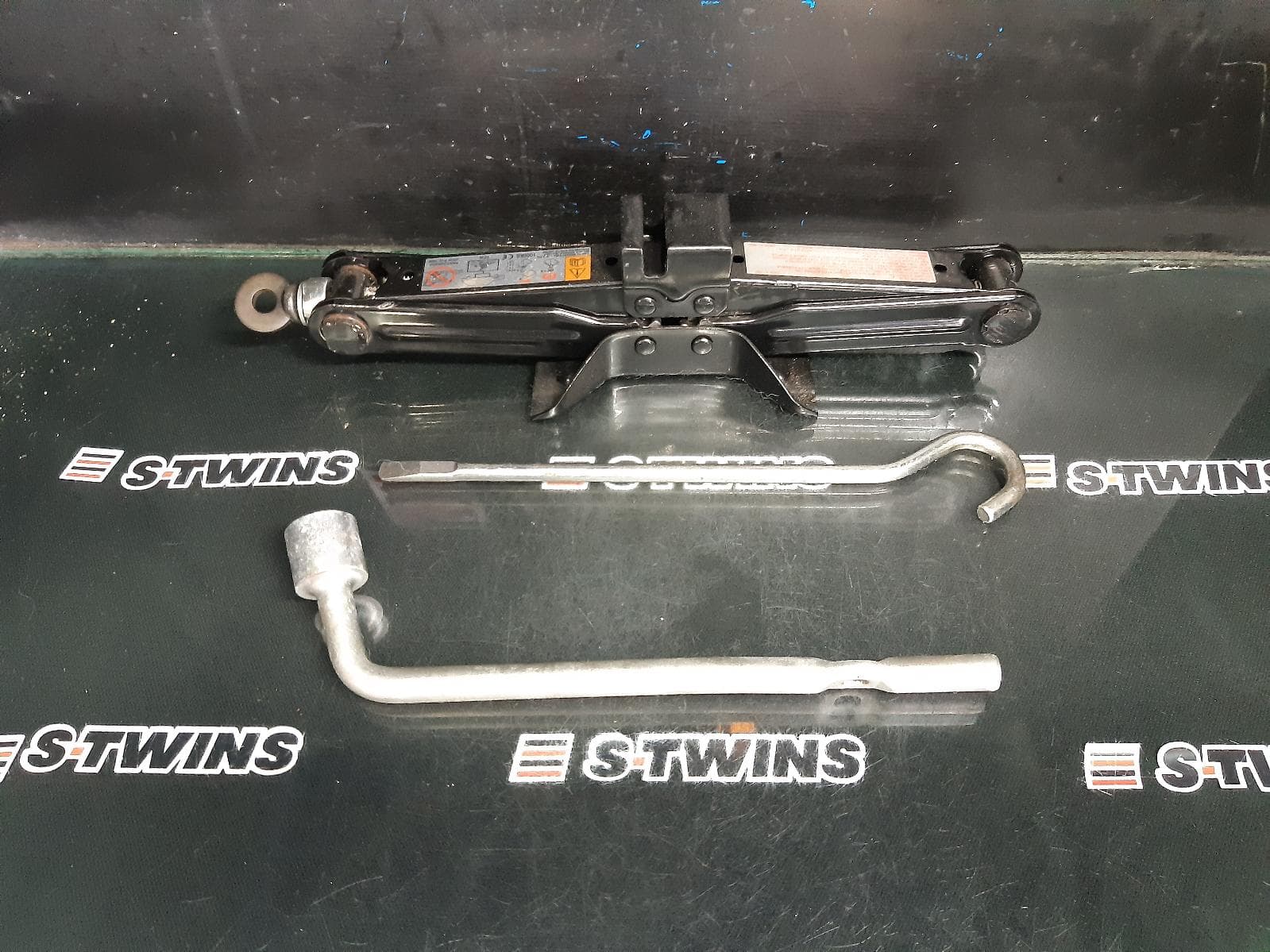 Used auto part listing image: 2016 MAZDA CX3 JACK TOOL KIT DK, 03/15- 0000364497