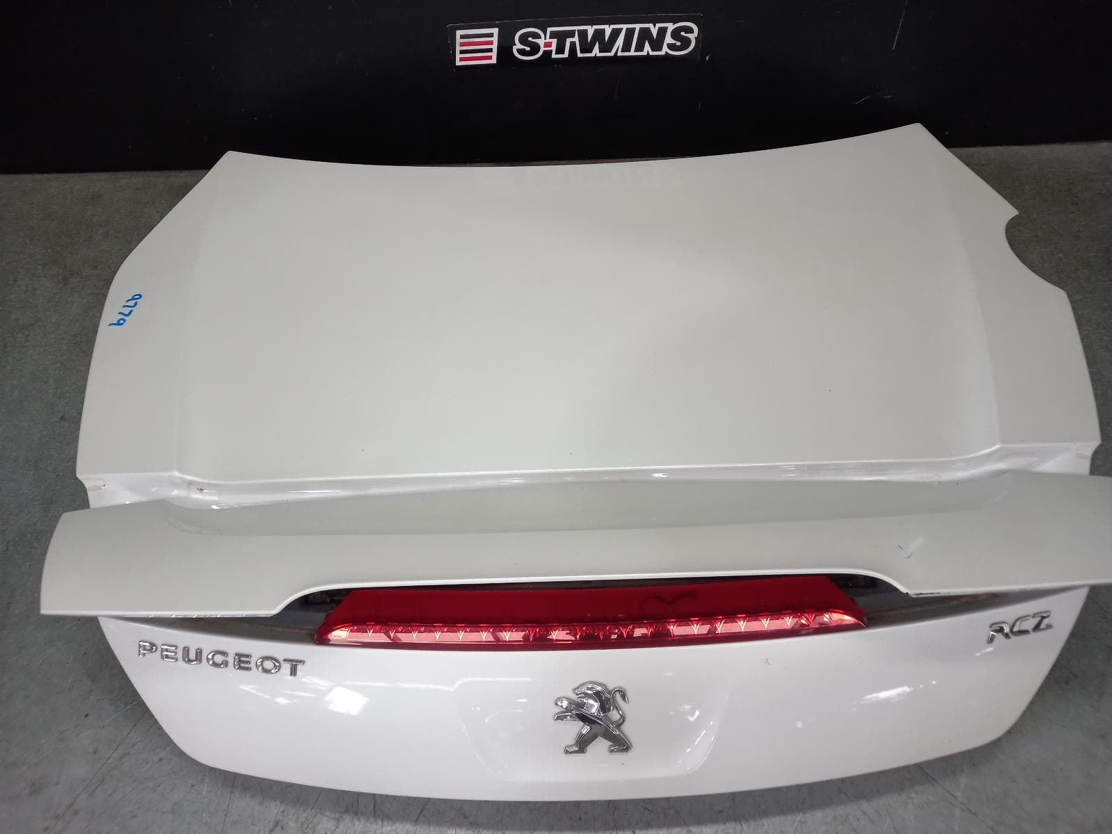 Used auto part listing image: 2014 PEUGEOT RCZ BOOTLID TAILGATE 09/10- 0000389793