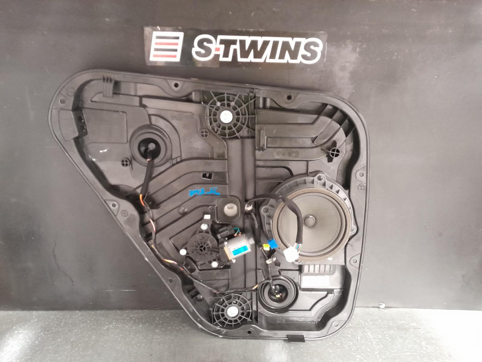 Used auto part listing image: 2020 HYUNDAI TUCSON LEFT REAR WND REG MOTOR TL, DOOR REG ASSY (REG AND MOTOR), GO/TROPHY/ACTIVE X, 06/15-01/21 0000363718