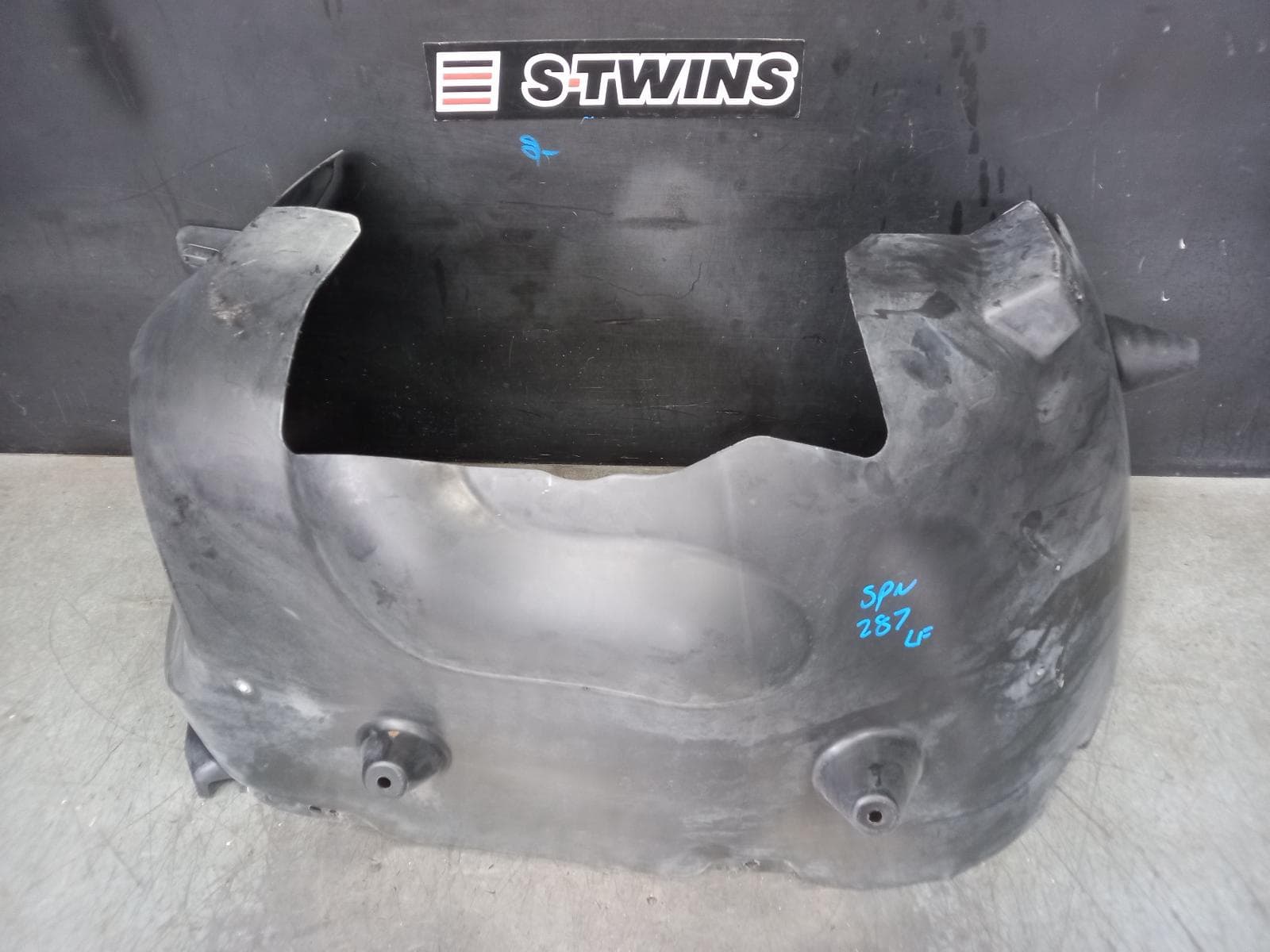 Used auto part listing image: 2015 VOLKSWAGEN AMAROK LEFT GUARD LINER 2H, FRONT, 10/10-06/16 0000370087