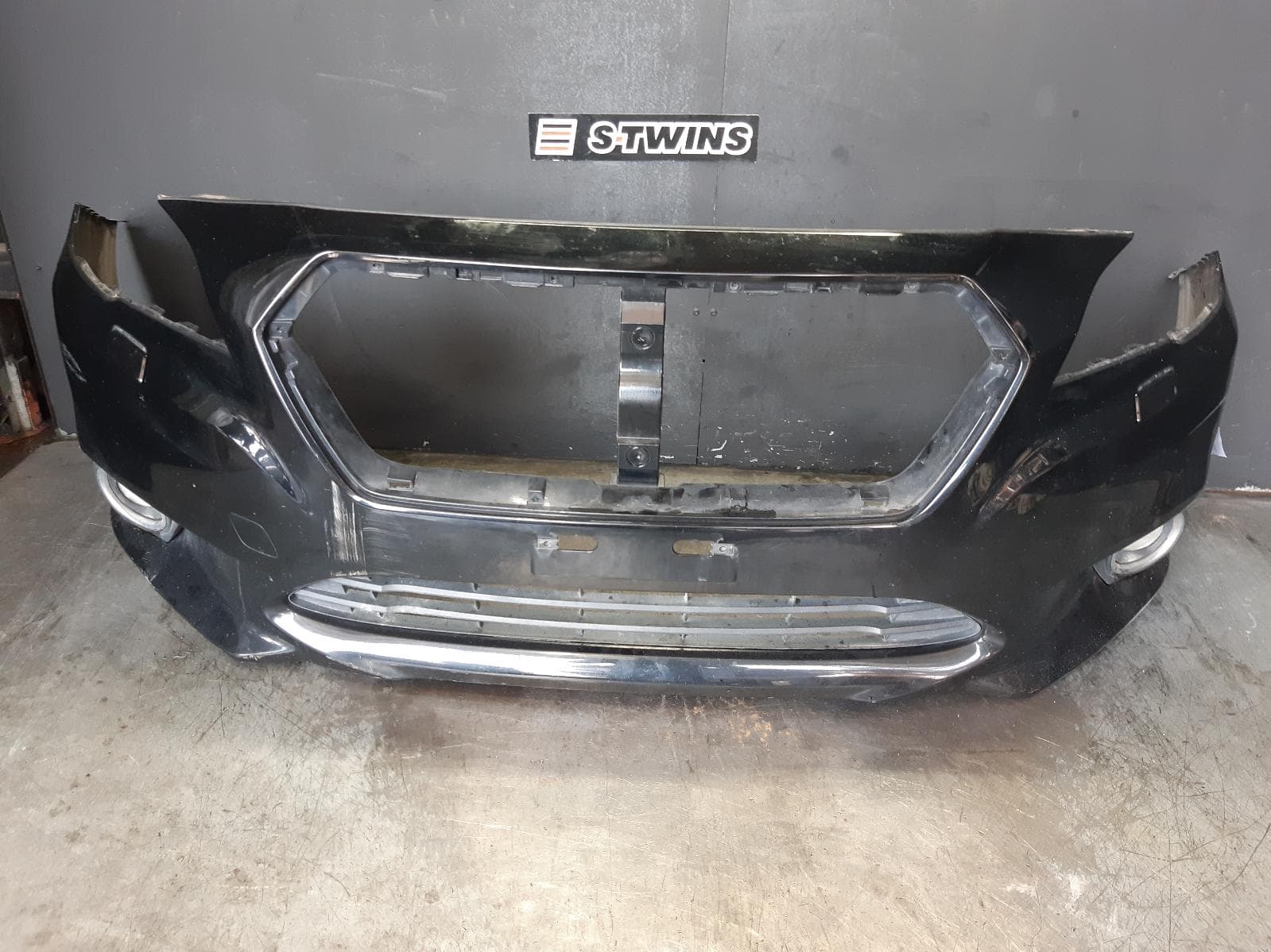 Used auto part listing image: 2015 SUBARU LIBERTY FRONT BUMPER 6TH GEN, W/ H/LAMP WASHER, NON PARK SENSOR TYPE, 08/14-11/17 0000364701