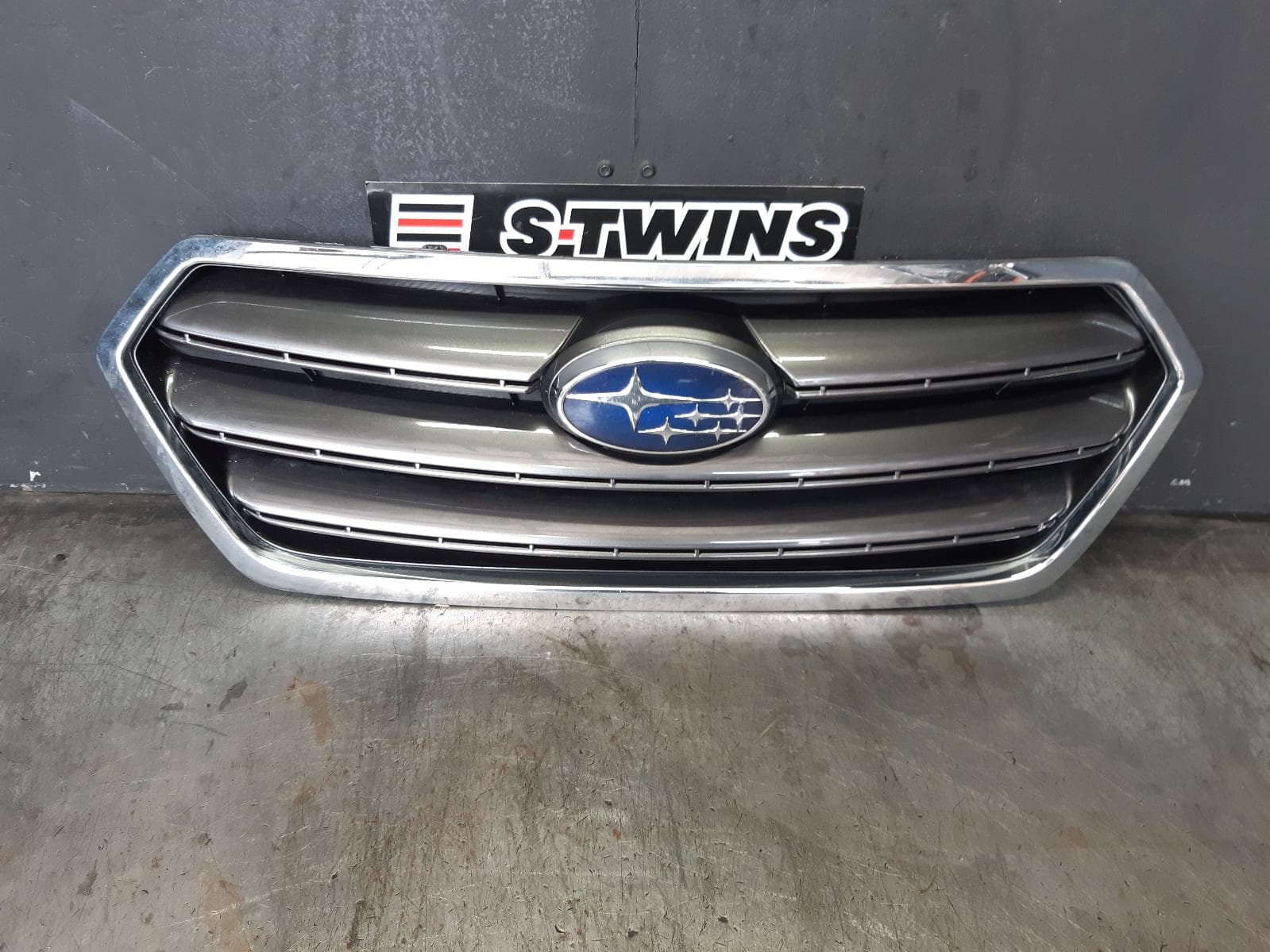 Used auto part listing image: 2015 SUBARU LIBERTY GRILLE ACTIVE GRILLE SHUTTER, 6TH GEN, 08/14-12/17 0000364719