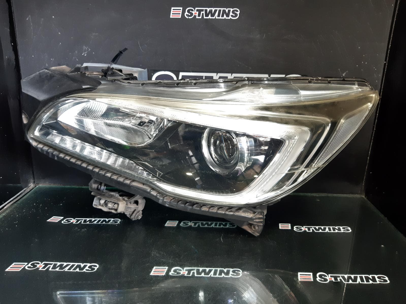 Used auto part listing image: 2015 SUBARU LIBERTY LEFT HEADLAMP 6TH GEN, LED TYPE, 08/14-12/17 0000364716